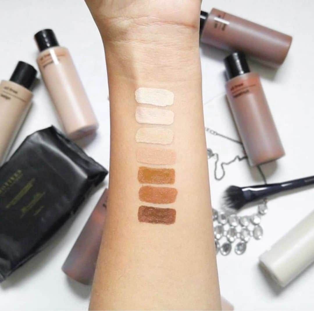 Motives Cosmeticsさんのインスタグラム写真 - (Motives CosmeticsInstagram)「With Custom Blend Foundation the shade range, coverage, and additive skin benefits are endless.  Pic 📸:@kchezelle . . . . #motives #motivescosmetics  #mua #makeuplove #makeupartist  #makeupadict #makeupobsessed  #foundation #foundationforall #customblend #customblendfoundation」8月10日 22時30分 - motivescosmetics