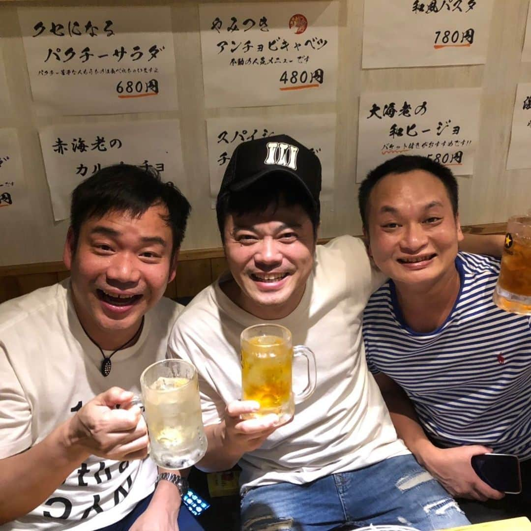 山本栄治さんのインスタグラム写真 - (山本栄治Instagram)「佐田と飲みてぇ〜って思ったら  すぐ飲めた‼️ 舞台終わり  明日もあるのに  来てくれた‼️‼️‼️ 佐田を褒めちぎってる‼️‼️‼️ けど  佐田は俺を褒めてくれない💦💦」8月10日 22時33分 - eiji7115