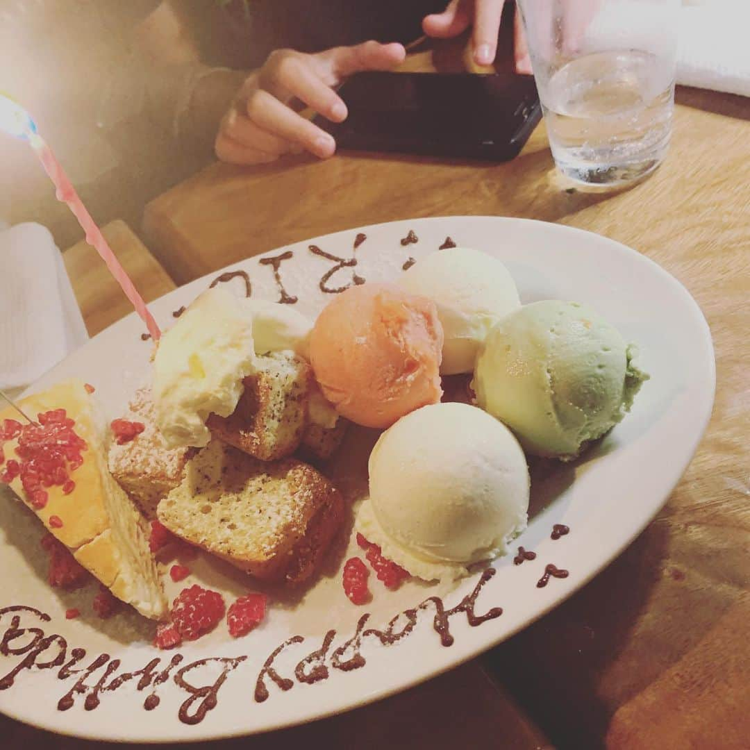 大草直子さんのインスタグラム写真 - (大草直子Instagram)「お墓まいりやリオの誕生日や。マッサージも行かなきゃとか、部屋の掃除でしょ。休みにやらなきゃいけないことがたくさんだよ。 #moussy  #このワンピースは #moussyだよ #バッグは #driesvannoten だよ #リオ14歳 #かっこよくて面白い #あとは優しいを #ダディから学んでね #持っている全てに #感謝します」8月10日 22時47分 - naokookusa