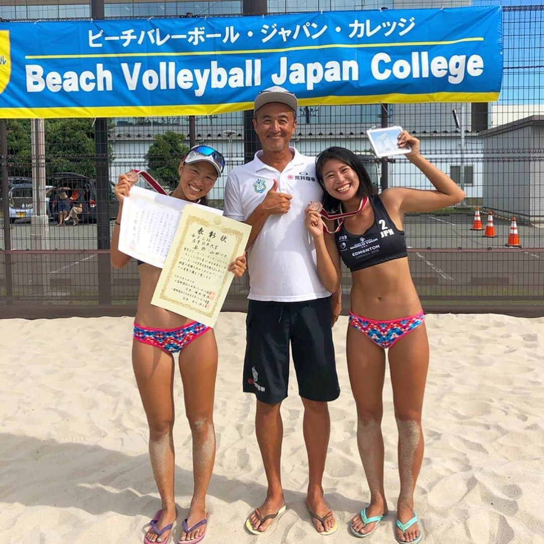 奥野由さんのインスタグラム写真 - (奥野由Instagram)「全日本大学選手権大会は3位で終了しました。 誰の期待にも応えられなかったこと、自分達らしく楽しんでできなかったこと、最後の大学選手権だったのに、後悔ばかり残ってしまった大会でした。でも、ビーチバレーで出会えた同世代の仲間にとても恵まれたなって素直に、思えました！！みんな、ありがとう！ 私と組んでくれた、さやか！！本当にありがとう。ちかしさん、柳澤さん、産能のチームメイト、応援してくださった方々、沢山ありがとうございました！大会運営の方々、暑い中ありがとうございました！！！！！ 来週の15日〜18日に大阪の淡輪で開催されるジャパンレディースに出場出来ることになったので、切り替えて、ペアと1から頑張ります！！！！！ #beachvolleyball  #college  #ビーチバレー #beach #」8月10日 22時49分 - __yuu___