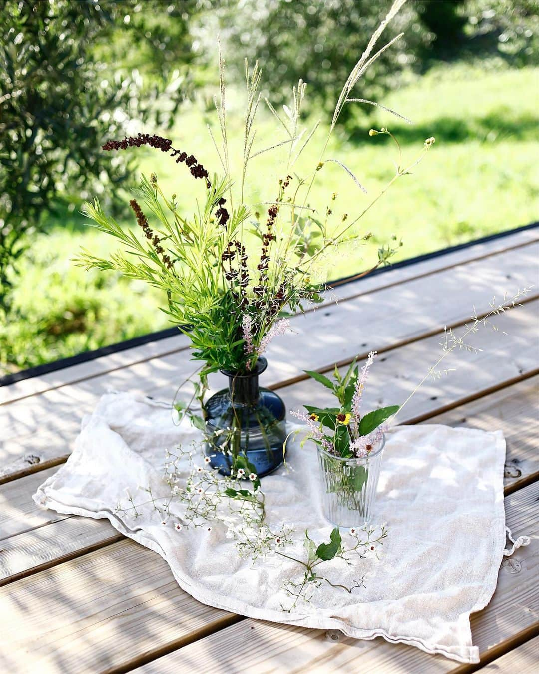 増田由希子さんのインスタグラム写真 - (増田由希子Instagram)「Breakfast with a great view of the Seto Inland Sea. #wildflowers #summervacation #olivegarden #breakfast  瀬戸内海を眺めながらの朝食🥣  #食卓花は道端の雑草 #オリーブ畑 #朝ごはん #天然酵母パン」8月10日 22時50分 - nonihana_