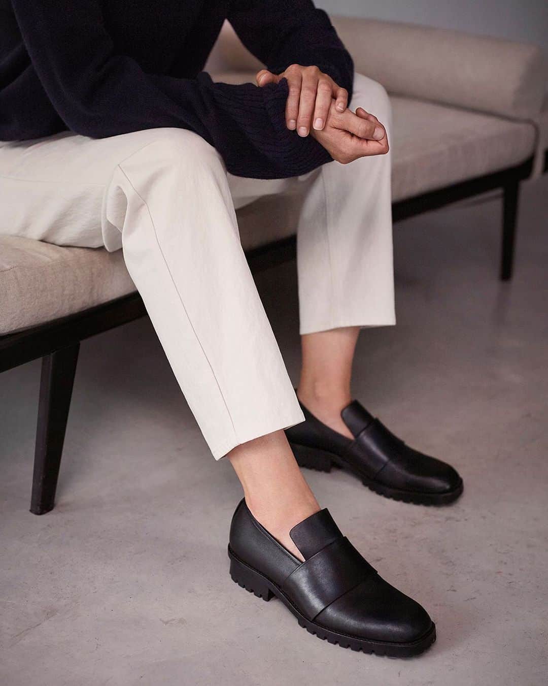 コスさんのインスタグラム写真 - (コスInstagram)「Our classic loafer has had an update, discover new in shoes. Tap to shop #cosstores」8月10日 23時01分 - cosstores