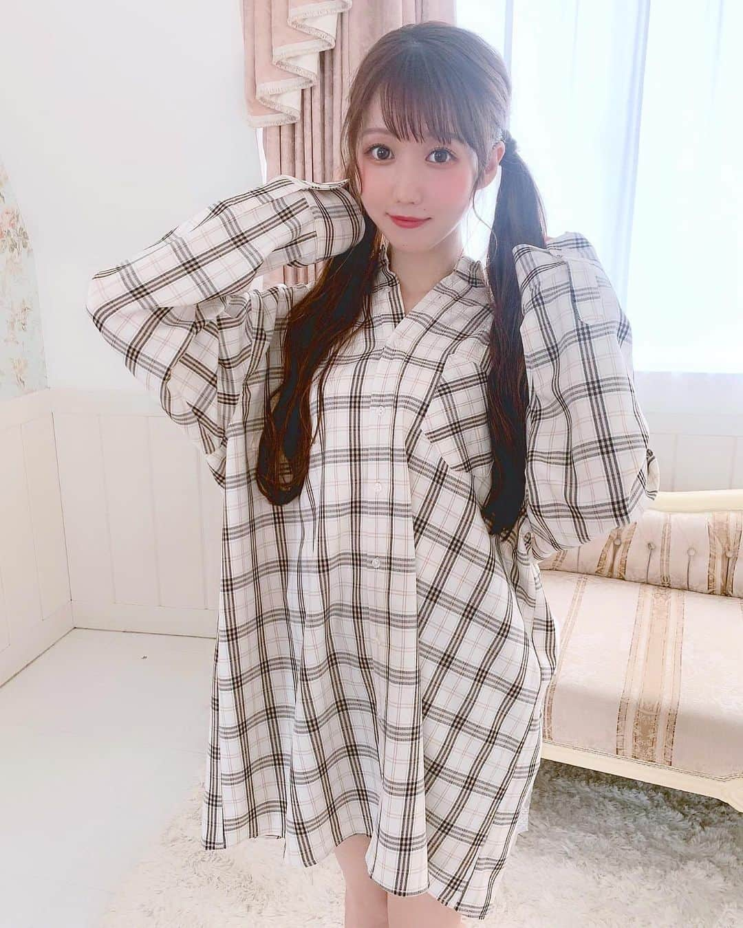 大谷映美里さんのインスタグラム写真 - (大谷映美里Instagram)「🧸🍓🧸🍓 ㅤㅤㅤㅤㅤㅤㅤㅤㅤㅤㅤㅤㅤ ハニーシナモンさんとのコラボ服についてと イベント詳細です \\ ٩( 'ω' )و // ㅤㅤㅤㅤㅤㅤㅤㅤㅤㅤㅤㅤㅤ ❤︎襟付きスウェット ❤︎BIGシャツ どちらも、2色とも最強です、、、！✨✨ ㅤㅤㅤㅤㅤㅤㅤㅤㅤㅤㅤㅤㅤ 9月1日(日)の渋谷109でのサイン会は 女性男性どなたでもぜひ〜☺️💓お待ちしています♡ ㅤㅤㅤㅤㅤㅤㅤㅤㅤㅤㅤㅤㅤ #honeycinnamon #ハニーシナモン #コラボ服」8月10日 22時54分 - otani_emiri