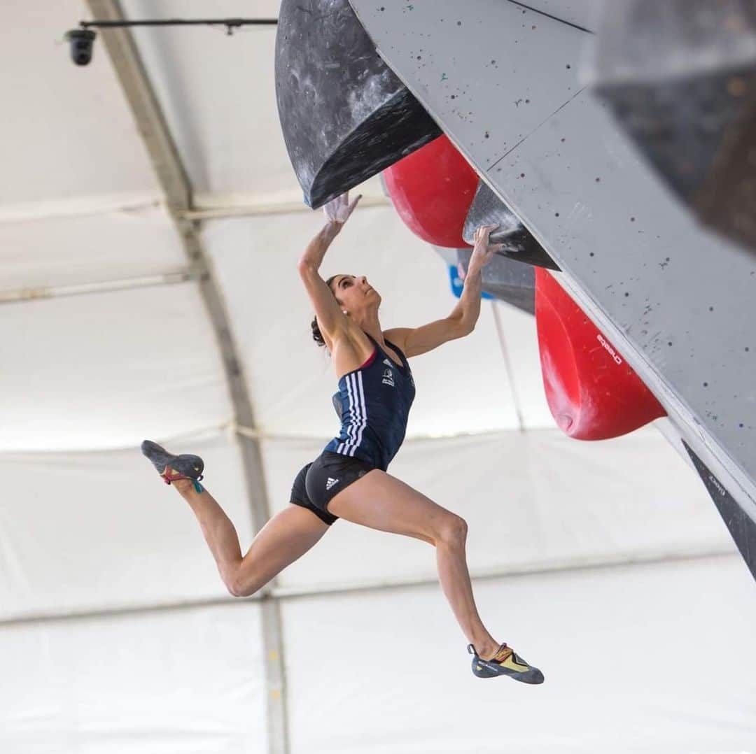 ファニー・ジベールさんのインスタグラム写真 - (ファニー・ジベールInstagram)「[Tokyo World championship 🇯🇵 🏆] ☝🏼Let the game begin 🔥 I am all in ! Bouldering qualifications tomorrow ———————————————————— ☝🏼Les jeux sont fait ! que la partie commence 🔥  Qualifications de Bloc demain matin ———————————————————— ☝🏼Que empieza el partido 🔥  Clasificatoria de bloque mañana ———————————————————— 📸 : @jonvickersphoto  @ffmontagne_escalade @verticalartclimbing @scarpafrance  @blackdiamond @vibram」8月10日 23時09分 - fannygibert974