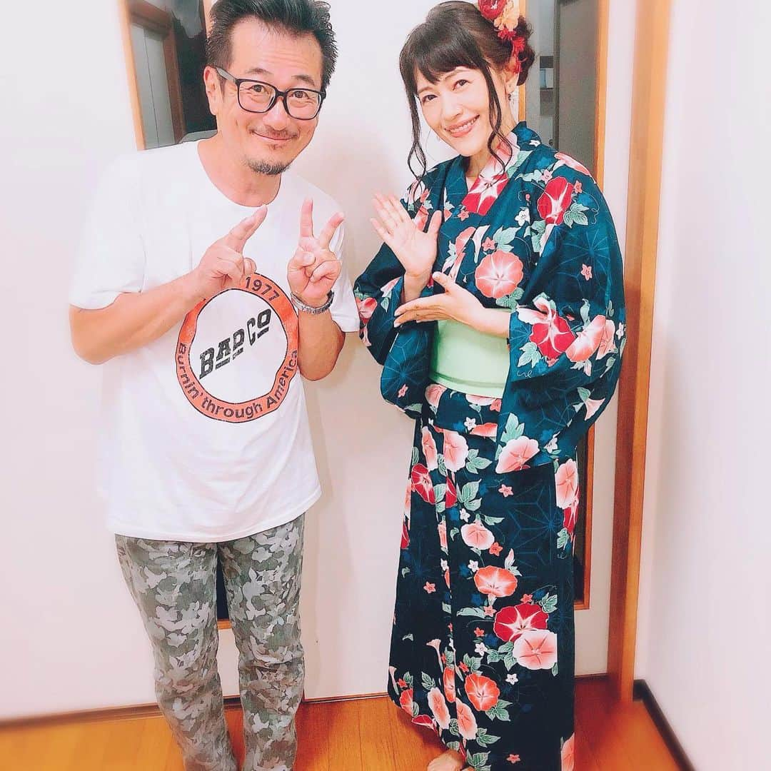 うちやえゆかさんのインスタグラム写真 - (うちやえゆかInstagram)「8月3日と4日は北山田町内会﻿ 『アニメ&ゲームソングまつり♫』﻿ 2夜連続やぐらステージでした。﻿ ﻿ 3日は仲良しで可愛らしいお二人のDelightStyleさんと。﻿ 4日は高橋洋樹さんと初めて一緒﻿に 出演をさせていただきました。 高橋さん熱かった、かっこよかった！﻿ ﻿ 毎年多くのお客さんで賑わうおまつり。﻿ 今年は述べで25.000人の来場者だそうです！！﻿ たくさんの方々とおまつりを楽しむことが でき、﻿最高の夏の夜となりました。﻿ ﻿ #北山田 #北山田町内会 #夏まつり #やぐら #ステージ﻿ #アニメ #ゲーム #ソング ﻿ #3年間 #連続 #出演 #ご縁 #感謝 ﻿ #ありがとうございます」8月10日 23時14分 - yukauchiyae