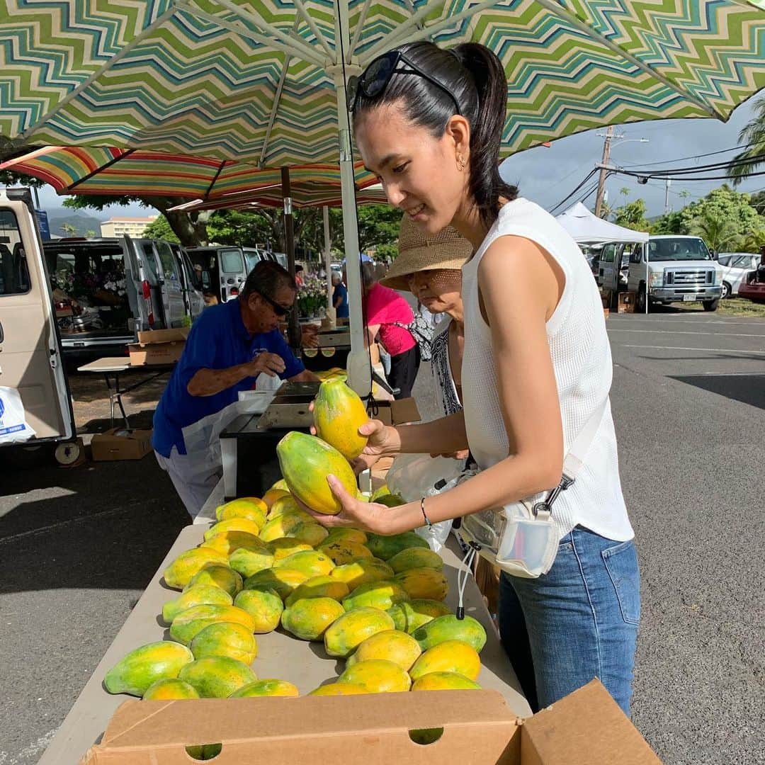金原杏奈のインスタグラム：「I love local papaya💛💛💛 #hawaii」