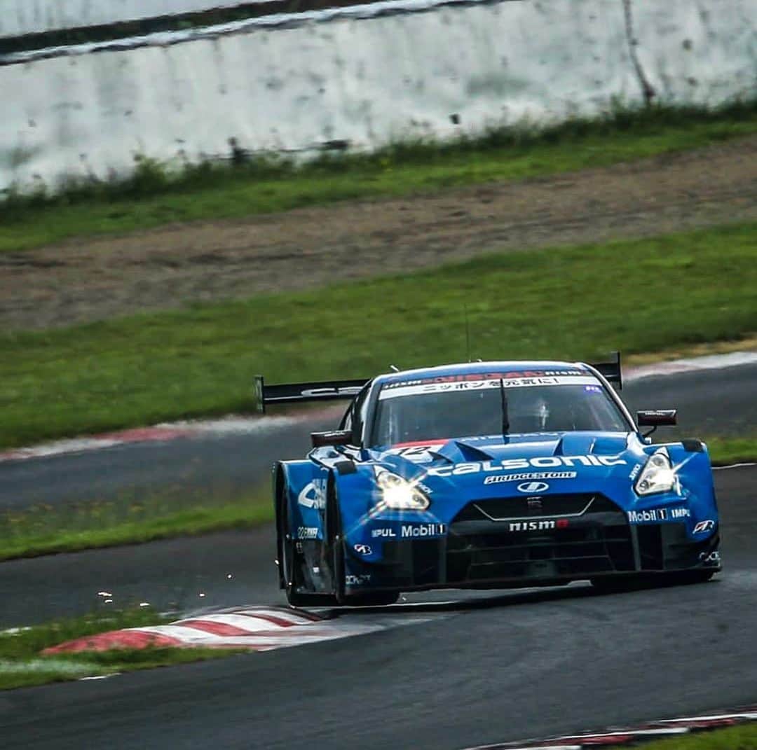 ジェームズ・ロシターのインスタグラム：「Sending it on the weekend 😈 📷 @masa_ponyon」
