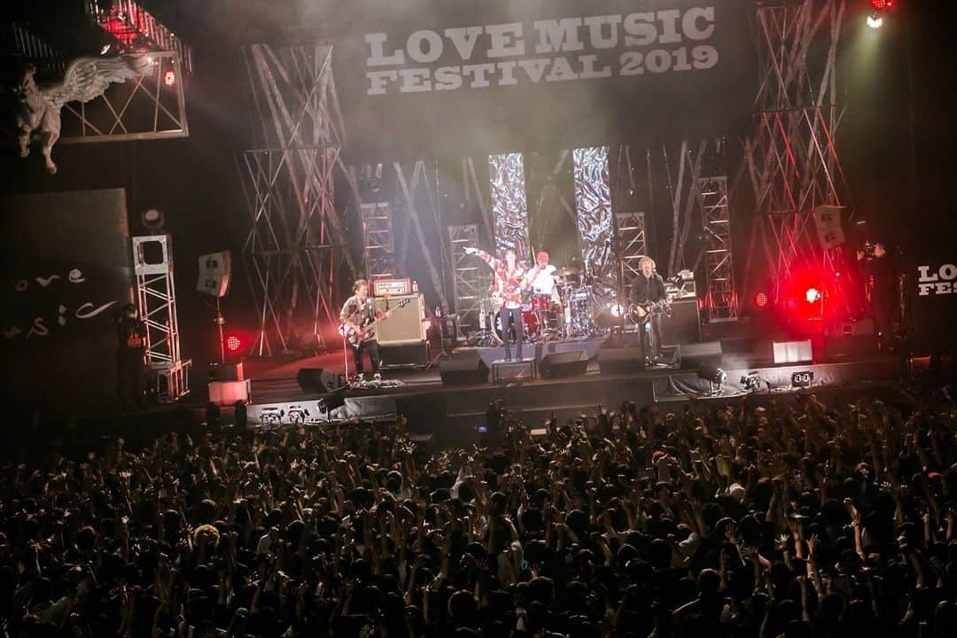 フジテレビ「Love music」さんのインスタグラム写真 - (フジテレビ「Love music」Instagram)「LOVE MUSIC FESTIVAL 2019﻿ SUPER BEAVER さんライブ写真公開🦍﻿ ﻿ 明日よる24:30〜放送﻿ ※地域によって放送日時が異なります。﻿ 各放送局のHPにてご確認下さい。﻿ ﻿ photo by Kaochi﻿ ﻿ #SUPERBEAVER #ビーバー﻿ #⻘い春﻿ #ラヴソング﻿ #LOVEMUSICFES﻿ #Lovemusic﻿ #ラブミュージック﻿ #ツアーお疲れ様です」8月10日 23時21分 - lovemusic_fujitv