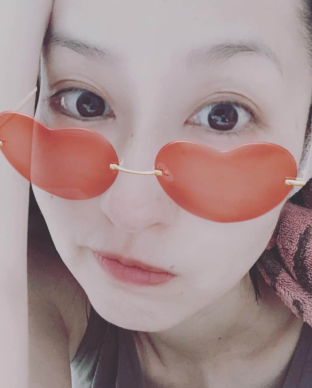 嶺恵斗さんのインスタグラム写真 - (嶺恵斗Instagram)「夏は特に化粧水‼ ️ 汗がよく出る夏にこそ 保水&保湿が大事！  私が愛してやまない #エルローション  美白、保湿、肌トラブルケアに特に 特化した進化型化粧水✨ 保湿力抜群なので 毛穴の気になる方には特におススメ！  毎回3.4回シャバシャバとハンドプレスでの使用がお肌にはとてもいい❣️ 忙しい日々でも、ローションだけは しっかり入れているお陰で 日焼けもしにくいし、肌トラブルに強いお肌になってきています✨ 手離せないアイテム❣️ #エポラーシェ #アルファシリーズ  #27コスメ銀座 #無添加＃無鉱物#無香料 #トリプルサン#岡江美希 #オススメコスメ #スキンケア #綺麗になりたい #love #beauty #skincare #eporashe」8月10日 23時25分 - etsuko__7