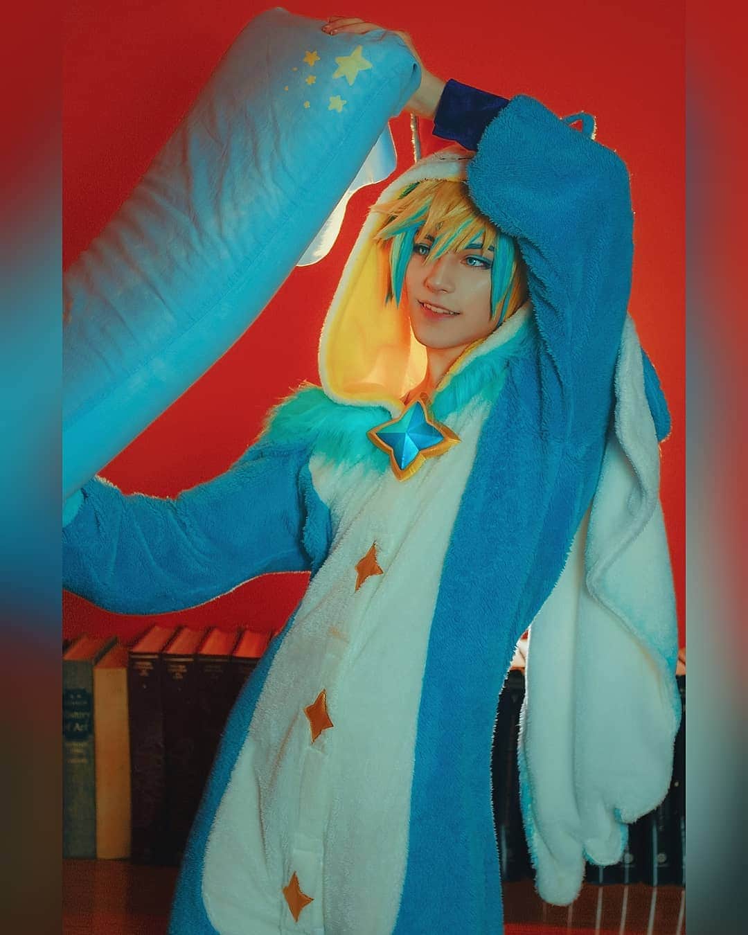 Geheさんのインスタグラム写真 - (GeheInstagram)「one last Ezreal pic! This one is based of his splash art 🌟 I would love a full group of Pajama Guardians 😭 what's your dream cosplay group??? #LeagueOfLegendsCosplay #LeagueOfLegends #Ezreal #PajamaGuardianEzreal」8月10日 23時45分 - geheichou