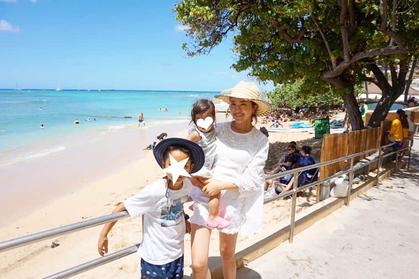 林香里さんのインスタグラム写真 - (林香里Instagram)「お気に入りの親子3人写真👩‍👧‍👦💕 しかも絶景をバックにだなんて…🥺 しっかりパワーチャージできたし充電満タン💪🏻👍🏻#hawaii#oafu#aloha#waikiki #beach#waikikibeach#sunny」8月10日 23時42分 - kaori_hayashi1203