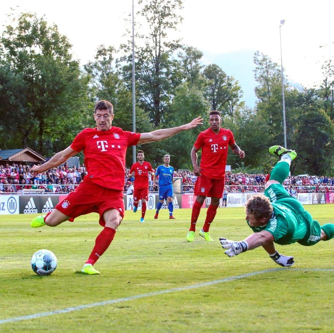 バイエルン・ミュンヘンさんのインスタグラム写真 - (バイエルン・ミュンヘンInstagram)「⚽️🌲 Best of Tegernsee! #trainingcamp #MiaSanMia . . . #FCBayern #tegernsee #training #packmas #skillingit #FCEFCB #DFBPokal #🔴⚪️」8月10日 23時46分 - fcbayern