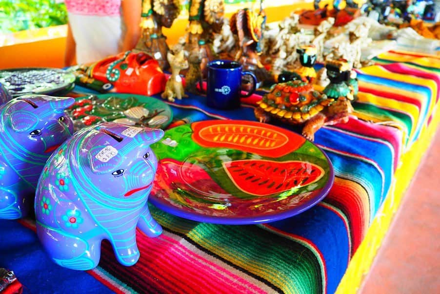 小谷津友里さんのインスタグラム写真 - (小谷津友里Instagram)「#メキシコ旅行 🇲🇽﻿ ﻿ 世界遺産﻿ #チチェンイッツァ ﻿ マヤ文明の遺跡✧︎﻿ ﻿ このピラミッド、﻿ 四方向には それぞれ91段の階段があって﻿ 合計365段。﻿ 太陽暦の１年（365日）を表してるんだって！✍️﻿ ﻿ 昔の人達は﻿ どのようにしてそれを﻿ 発見したんだろう？✨✨✨﻿ ﻿ ﻿ 不思議がいっぱい、神秘的な﻿ 場所だったな～😳🌠﻿😳 ﻿ ﻿ 遺跡見るとワクワクしちゃう🥰あー旅行したい！ ﻿ ﻿ ----------------------------- ﻿ ﻿ 📍 チチェン・イッツァ(Chichén Itzá)﻿ 🇲🇽メキシコ ﻿ ﻿ ----------------------------- ﻿ ﻿ ﻿  #世界遺産 #世界遺産巡り #メキシコ #mexico #こやゆり旅 #世界の絶景 #ピラミッド #神 #マヤ文明 #歴史 #歴史的建造物 #worldtrip #travel #trip #暦 #不思議 #神秘的 #海外旅行 #海外 #青空  #過去pic #olympuspen」8月10日 23時47分 - yurikoyatsu