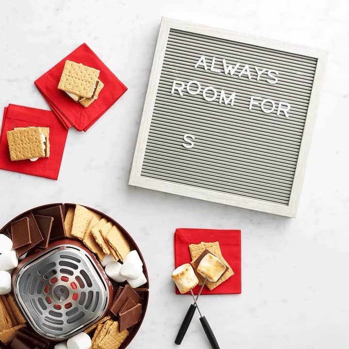 ロック&リパブリックのインスタグラム：「How many s’mores is too many? There is no limit. #nationalsmoresday #Kohls」