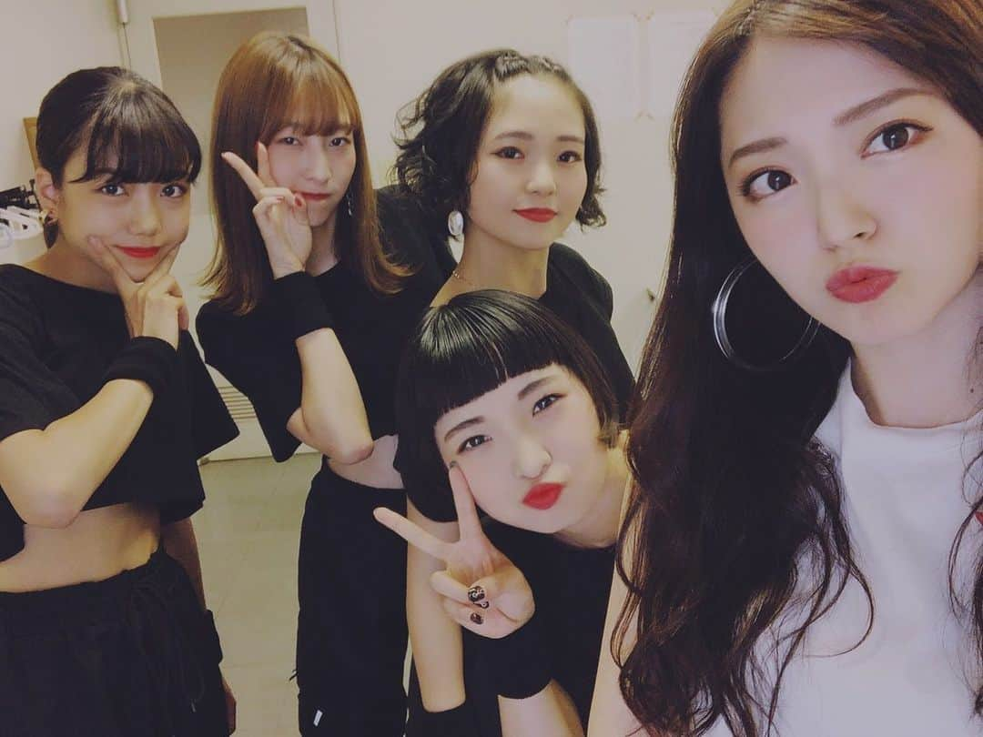 鈴木愛理さんのインスタグラム写真 - (鈴木愛理Instagram)「✴︎ MUSIC TRIBE 2019@CONVEX岡山 でしたー！！！😉💗 . 今日は初めての試み。ダンスナンバーだけでセットリストを組んでみました😉💗ガシガシ踊ったぜええいぇい！ありがとうございました！！ . はじめましての皆様も多かった中で、少しでも好きな部分見つけていただけれたら嬉しいなと思います😆また会えますように！！！！！ . . #鈴木愛理 #musictribe  #帰りはねぇ #新幹線の中で焼き鳥食べたよ #笑 #今日はヒール履かずに前髪かきあげてイベントでたのね #私の中ではアイドル鈴木愛理を知ってる人の方が多いかなと思って #フェスとかイベントとかは #ちゃんと前髪作って定番髪型で出るように意識してたんだけど #こういうのもありなのかな #ちょっと挑戦してみたんだけど、、、🤭 #明日はトークイベントを #横浜と池袋でやるよ💗 #たくさんの人にあえますように♡」8月10日 23時59分 - airisuzuki_official_uf