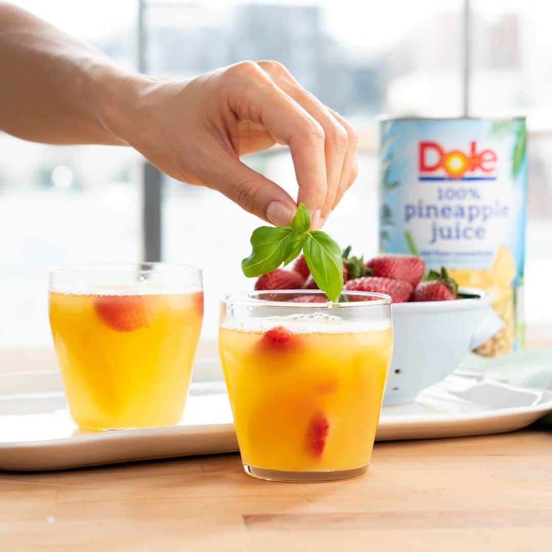 Dole Packaged Foods（ドール）さんのインスタグラム写真 - (Dole Packaged Foods（ドール）Instagram)「Every group gathering needs a sippable drink to cheers with! Enter Pineapple Sangria, the one-pitcher party recipe that’s easy to stir together and even easier to serve. #DoleRecipes」8月11日 0時00分 - dolesunshine