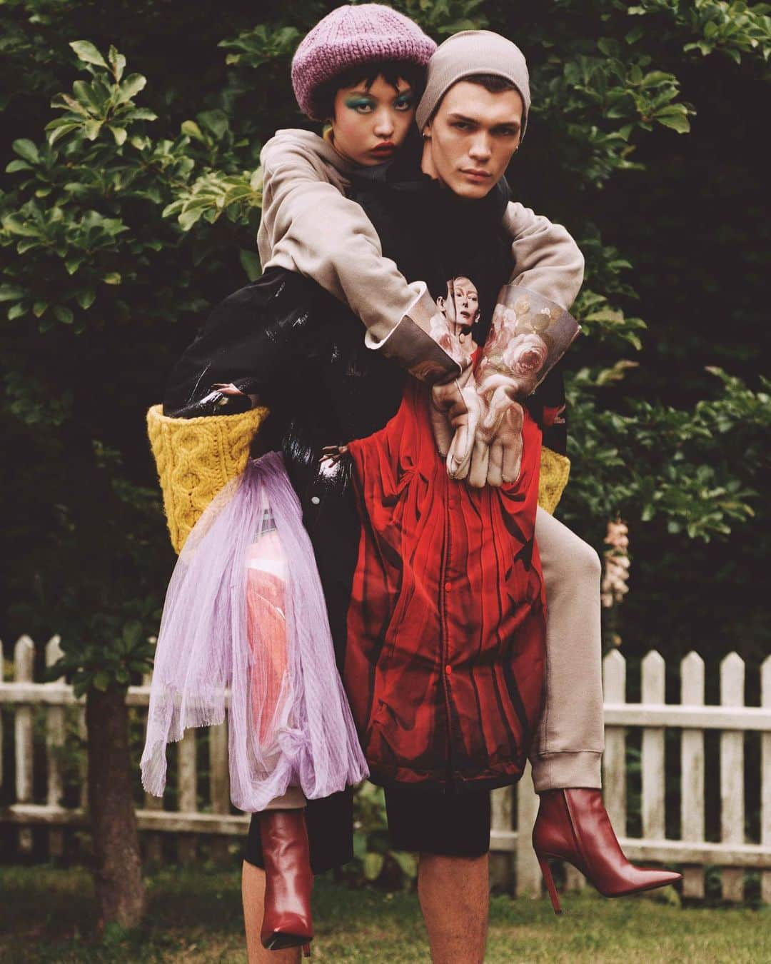 LOVE MAGAZINEさんのインスタグラム写真 - (LOVE MAGAZINEInstagram)「@tanghe_001007 and @hugh_burry photographed in the English countryside by @alasdairmclellan for #LOVE22. Photographer @alasdairmclellan  Fashion Editor @kegrand  Make up @hiromi_ueda  Hair @anthonyturnerhair  Casting @bitton @establishmentny」8月11日 0時10分 - thelovemagazine