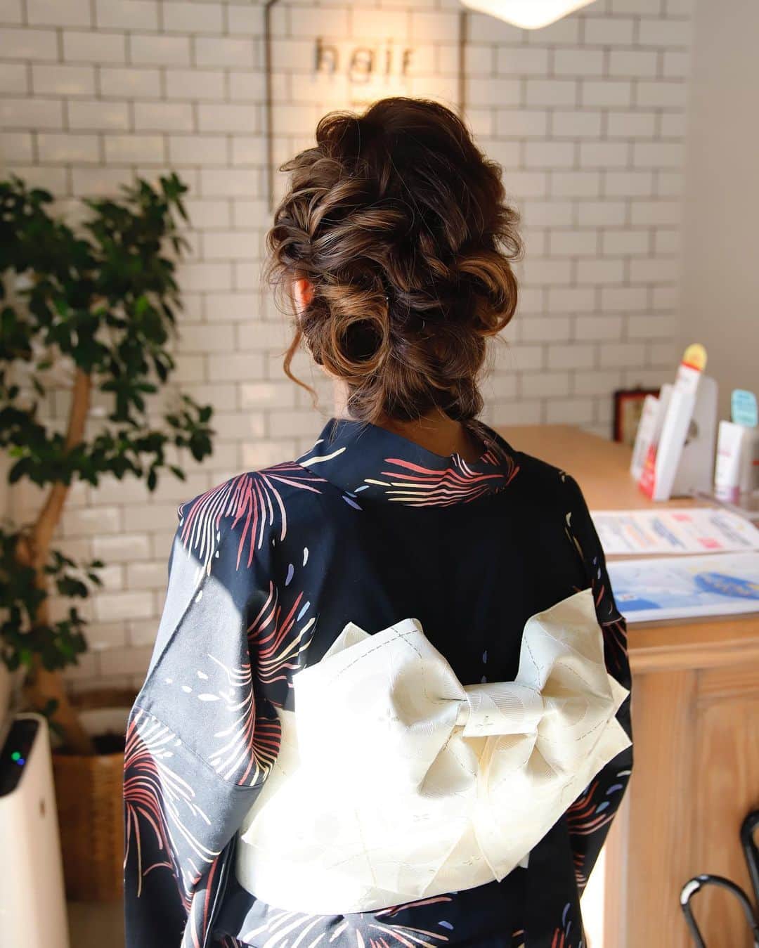kazutakahamazatoのインスタグラム：「今日は淀川花火大会🎆 浴衣とヘアセットの方が多数来店。暑っついけど、みなさん楽しめたかな？  #hair equal #淀川花火大会  #三国美容室 #三国 #キッズルーム #子連れでいける  #hair#hairstyle #スタッフ募集 #縮毛矯正が得意  #コタ #COTA #ヘアケア #駅ちか #美容室 #美容室求人 #美容師募集 #スタイリスト募集 #アシスタント募集 #メンズ  #メンズヘア #ボブ #子供カット #トリートメント  #トキオトリートメント #酸性ストレート  #酸性デジタルパーマ #ヘアドネーション #写真好きな人と繋がりたい」