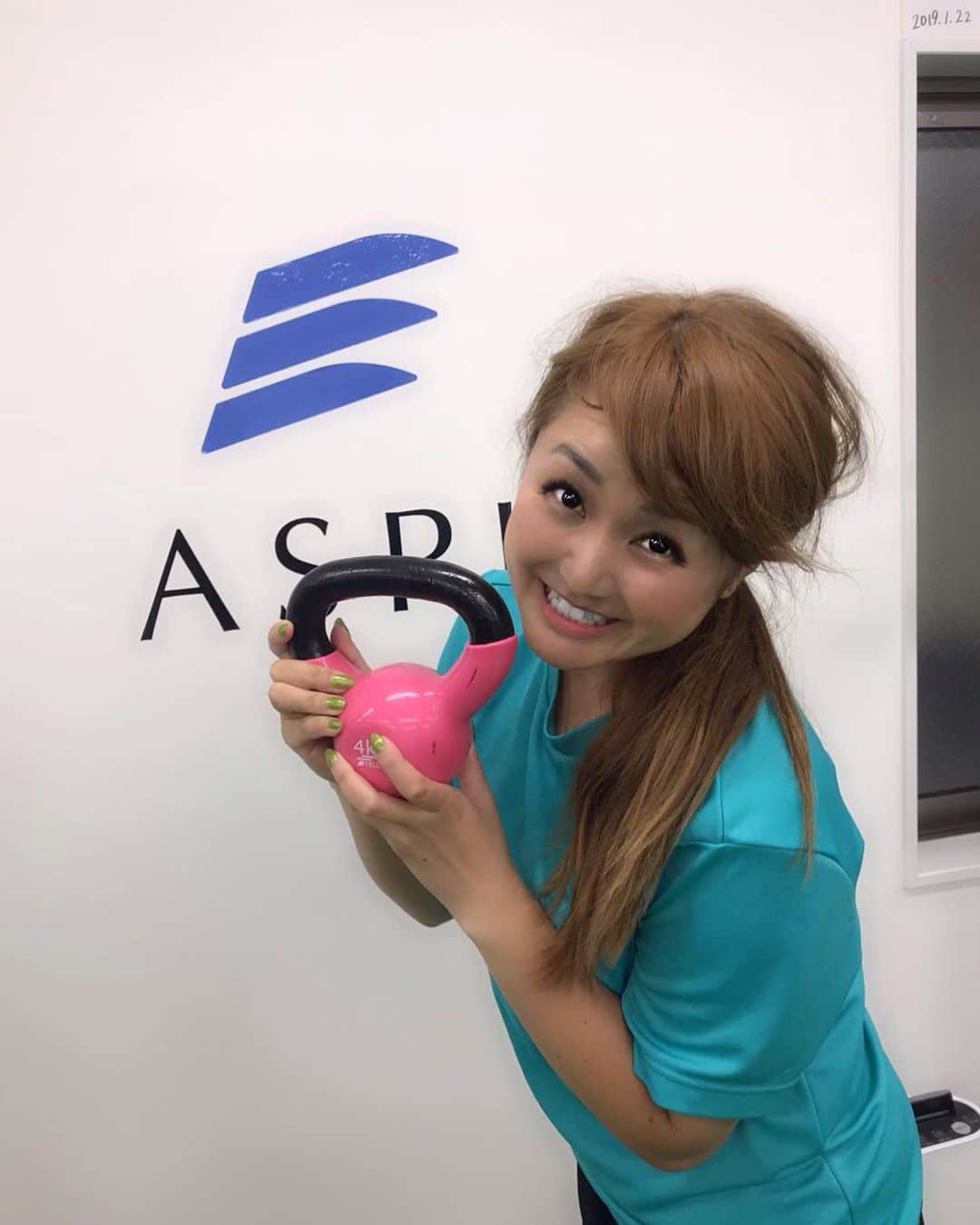 のインスタグラム：「アスピ @aspi_gym ジム行って来ました。田口さんと話して、ココなら痩せれるかも、リバウンドしないかもって心から思えたから通う事にしました。  筋トレなんて何年ぶり⁇ 中々ダイエットに再熱出来なかった私の、背中を優しく押してくれるトレーナーさんに出逢えたたかも🐖… #アスピ #田口 さん  とにかく今日の俺の豚汁は ヒドかった、笑 4か月で-22kg痩せて、 26kgリバウンドして  もうさ、最後のダイエットにしたいよ。もうリバウンドだけは やめたいよ！🐖💖 2枚目豚注意⚠️ #diet #gym #personal #training #筋トレ #アスピ」