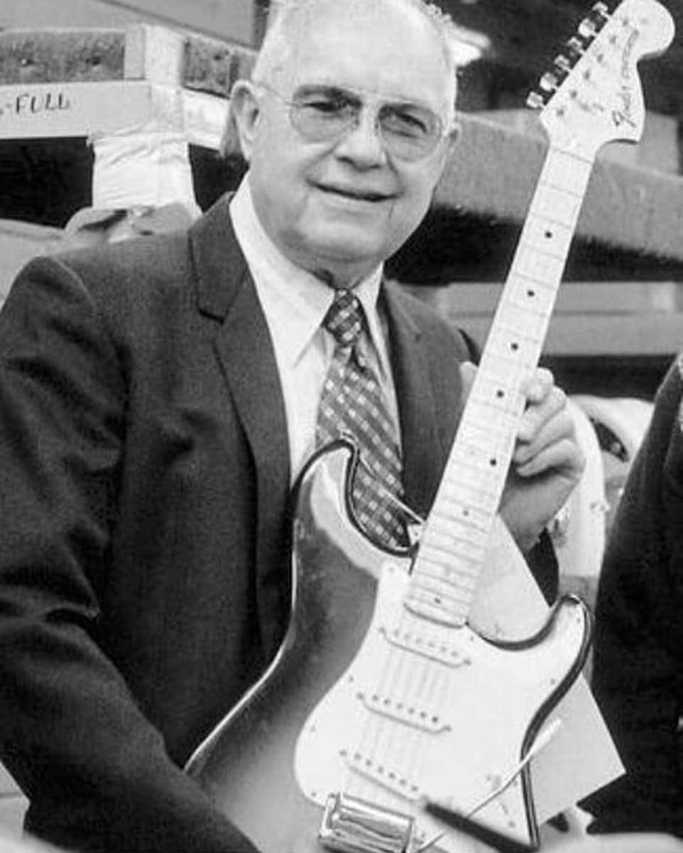 Fender Guitarさんのインスタグラム写真 - (Fender GuitarInstagram)「Happy 110th birthday to Leo Fender!」8月11日 0時06分 - fender