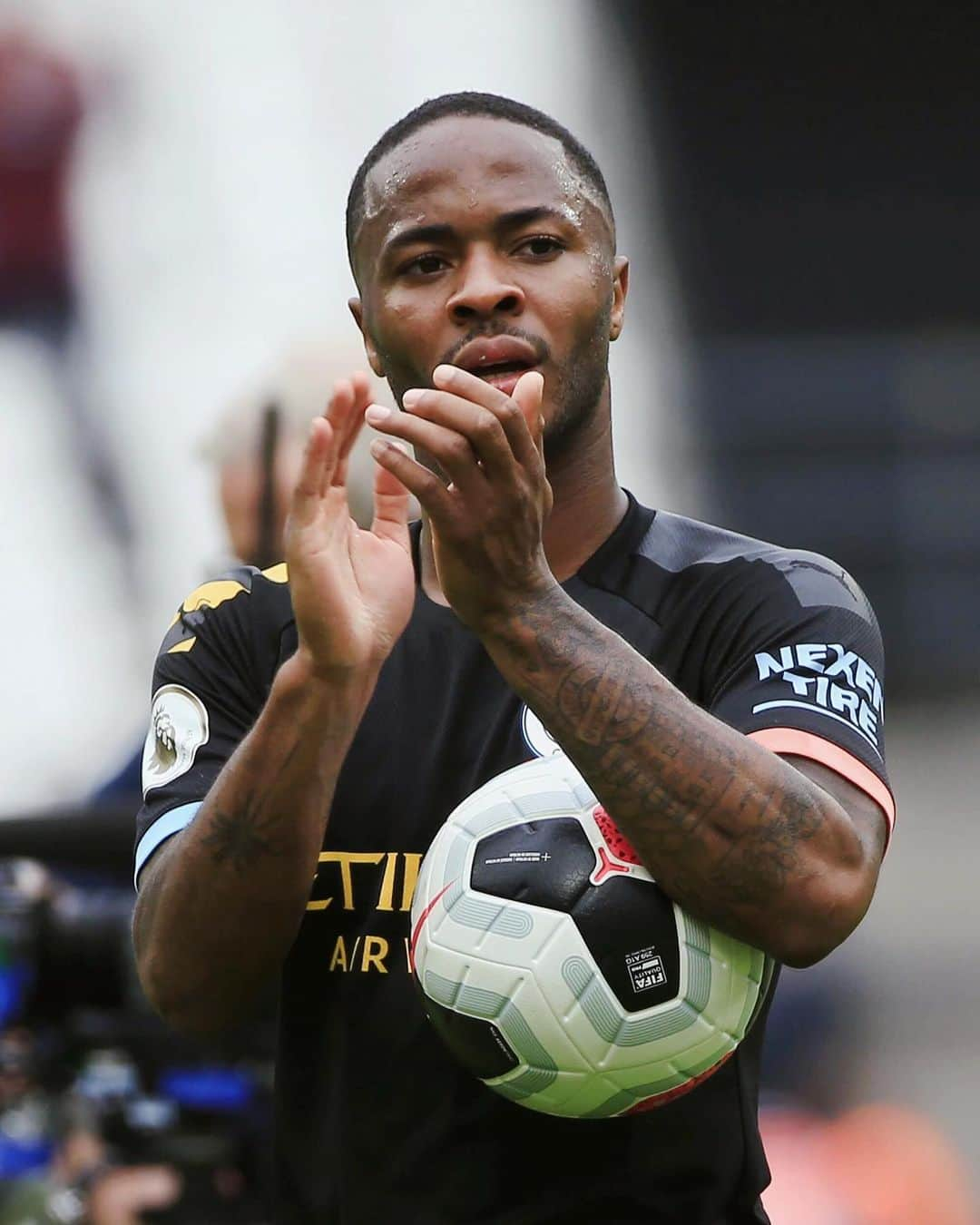 ラヒーム・スターリングさんのインスタグラム写真 - (ラヒーム・スターリングInstagram)「Delighted with the three goals & a great team performance to start the new season... Lets keep this going!!! 👊🏾 @ManCity ‬」8月11日 0時09分 - sterling7