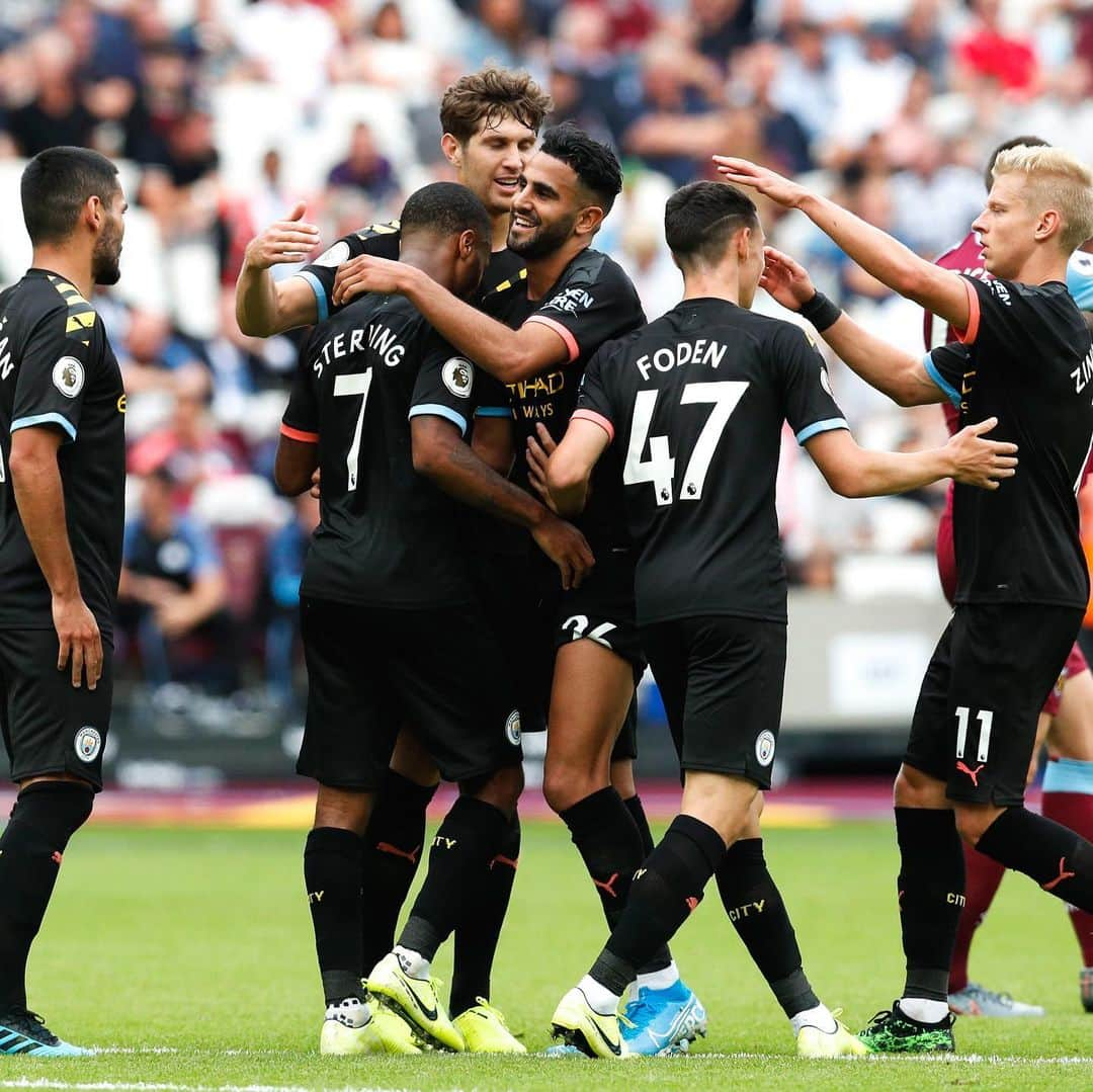 リヤド・マフレズさんのインスタグラム写真 - (リヤド・マフレズInstagram)「Amazing way to start the season 💥 !! A great team performance and very happy @sterling7 my G 🎩⚽️⚽️⚽️ @mancity」8月11日 0時17分 - riyadmahrez26.7