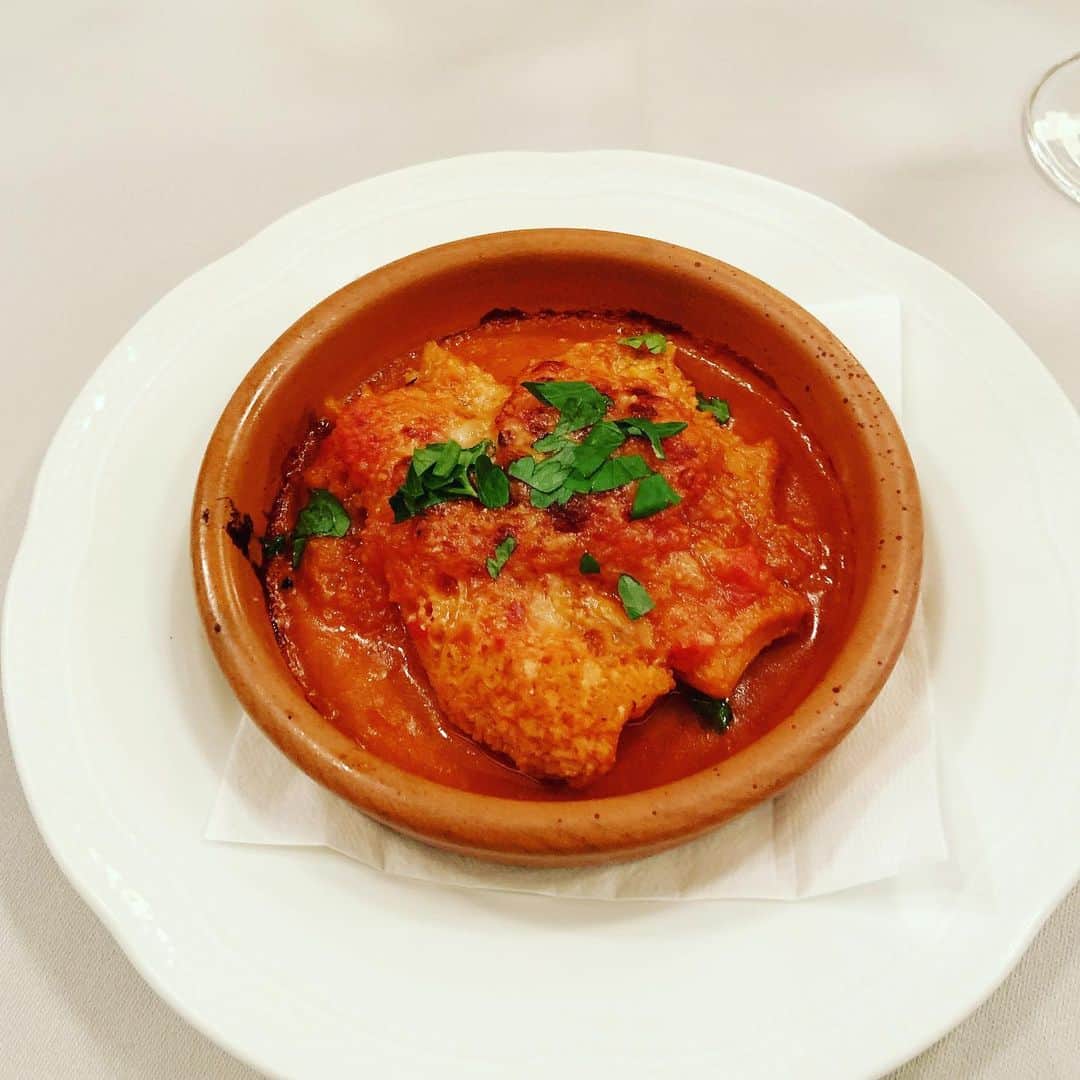 志摩有子さんのインスタグラム写真 - (志摩有子Instagram)「ヴィノヒラタで生しらすとカラスミの冷製パスタ。生しらすはちょっと苦味があるので、醤油で食べるよりオリーブオイルと合わせるイタリアンの方が好み。焼きとうもろこしと帆立のリゾット、定番のトリッパのトマト煮込み、仔羊のグリル。美味しいお盆の始まり。幸せ。 #cuccinaitaliana  #生しらす #生しらすパスタ」8月11日 0時27分 - ariko418