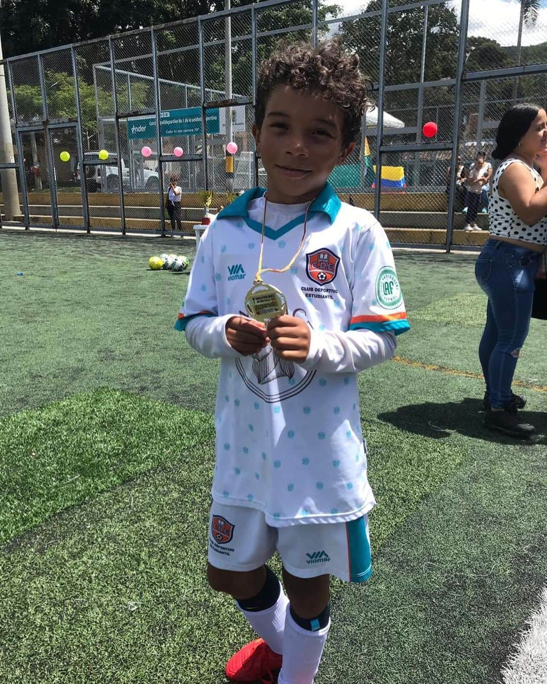 ファン・スニガさんのインスタグラム写真 - (ファン・スニガInstagram)「Y este es mi otro negrito monitoo TE AMOO mi MATISSS HERMOSOOO👦🏼❤️😍⚽️ #lagloriaestuyaseñor🙏🏽 #lospequeñosdetalleshacenladiferencia😉  #gratitud🙌🏾」8月11日 0時29分 - camilozuniga18