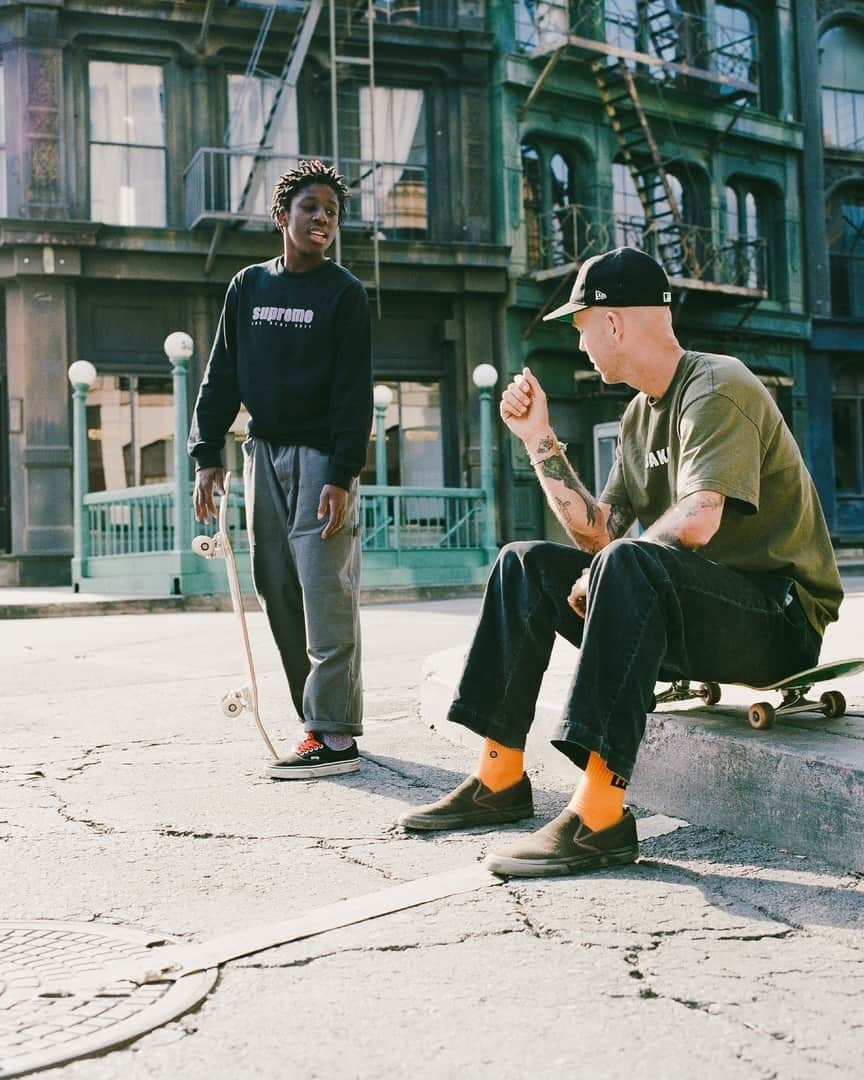 のインスタグラム：「Curbside check-in📍 Tag the crew you're skating with this weekend 🛹👇 #stanceskateboarding #punksandpoets」