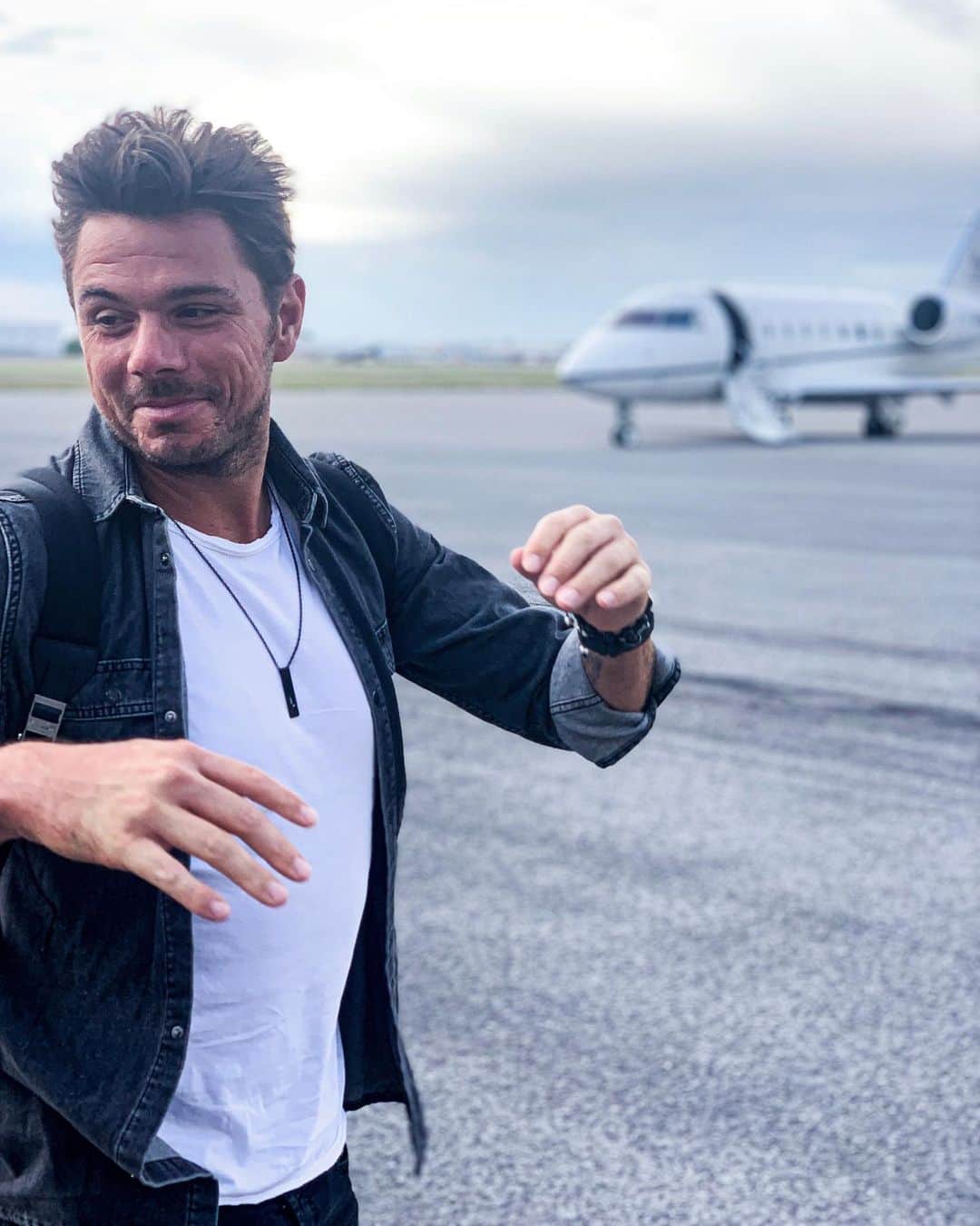 スタニスラス・ワウリンカさんのインスタグラム写真 - (スタニスラス・ワウリンカInstagram)「Touch down in Cincinnati and as you can see I’m very excited! Big week ahead ! 🧸📍🛩🧩🌎🌤🙄 #WantToBeMyTravelBuddy #HappyKid #StanOnTour #enjoy #fun」8月11日 0時32分 - stanwawrinka85