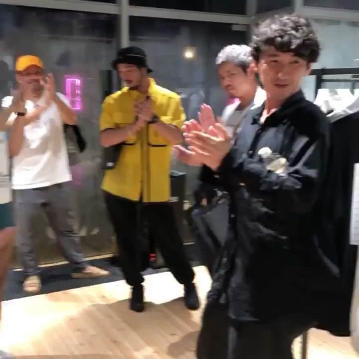 谷正人のインスタグラム：「STUDIOUS-TOKYO-上海店、初日を無事終えました。 いつも、雨男で申し訳ないですが、この台風の中、みんなよく頑張りました！初日売上1000万円達成！ オープンまでさまざまなご協力をいただきましたお取引様の皆様、本当にありがとうございました。 そして、何よりこの天気の中、本当にたくさんのお客様に来ていただき、感謝しかありません。 これからも多くのお客様の期待を裏切らないように、商品、サービス、しっかり磨き続けていきます。 今後ともよろしくお願いいたします。 #studious #shanghai」