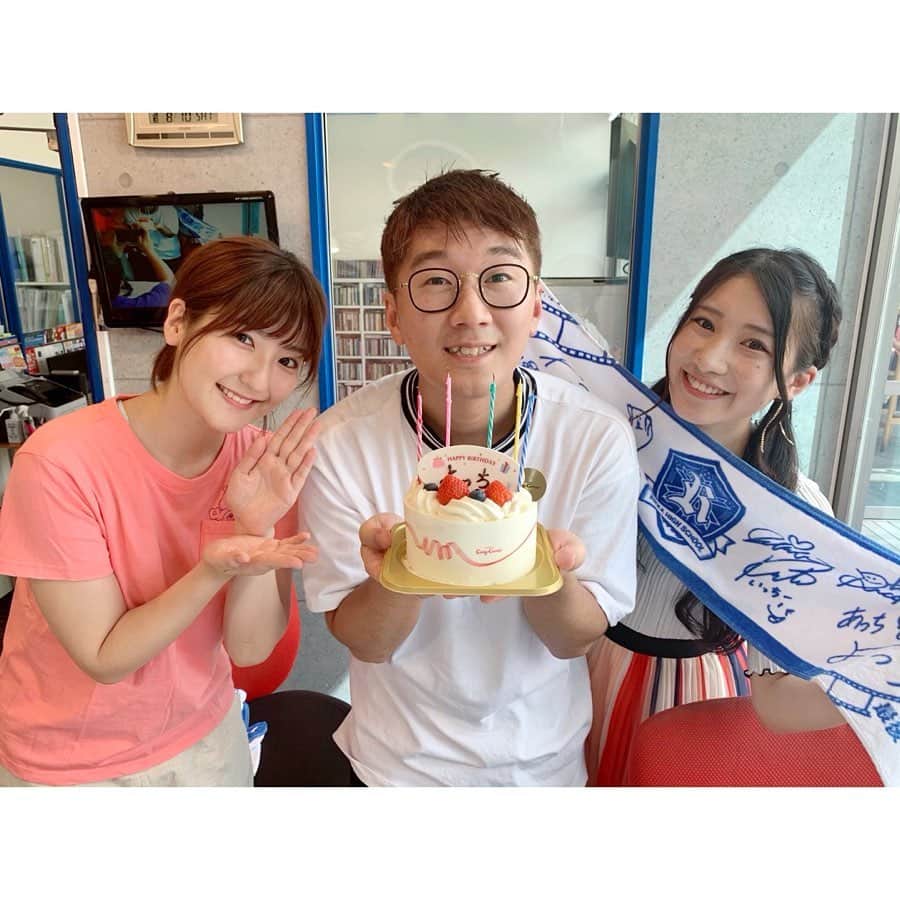 のインスタグラム：「. #ときジュー よっち誕生日回でした🎉 ゲストにリーダーよっち！！ スペシャルすぎる\( ˆoˆ)/\(ˆoˆ )/ . こうやってボンボンメンバーが 来てくれるなんて夢のようだ😂🙌 新しい挑戦！私も沢山していきたいなあ。 にしても、楽しい時間だった😆✨ よっち26歳初日おめでとーーーう！ . 暑い中来てくださったみんな、 ラジオで聴いてくれたみんな、 いつもありがとう🥳✨ 来月は9/14(土)14:00〜です🌈 . #radio #ボンボンTV #よっち #happybirthday #birthday」