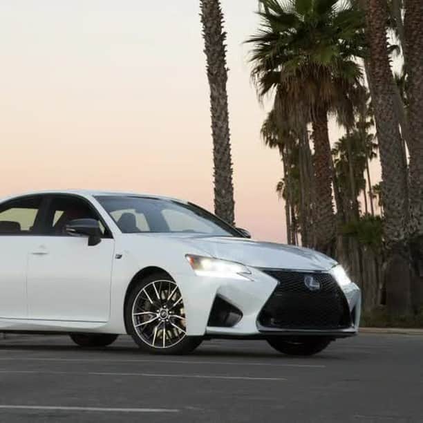 Lexus USAのインスタグラム：「After the hottest month to date, we all want to cool off a bit. Don’t break a sweat in your Lexus, just use the Enform Remote Start to power up your AC.」