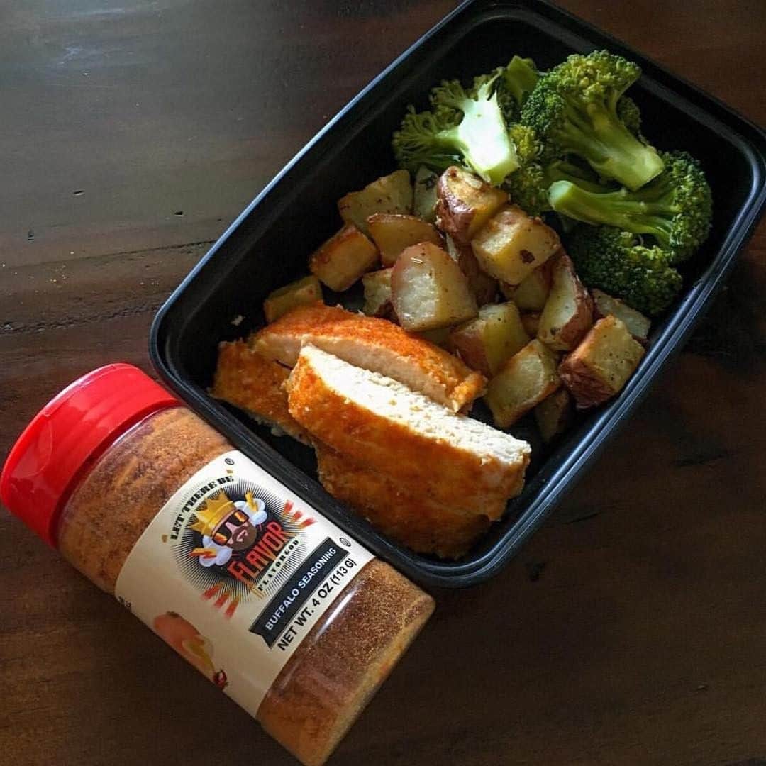 Flavorgod Seasoningsさんのインスタグラム写真 - (Flavorgod SeasoningsInstagram)「Add delicious flavors to your meals!⁠ -⁠ Seasonings are Available here ⬇️⁠ Click the link in the bio -> @flavorgod⁠ www.flavorgod.com⁠ -⁠ Meal Prep by @amandaplz88! ⁠ -⁠ Flavor God Seasonings are:⁠ 💥ZERO CALORIES PER SERVING⁠ 🙌 0 Sugar per Serving⁠ 🔥 KETO ⁠ 🌿 VEGAN ⁠ 🥩 Paleo⁠ 🌊 Low salt⁠ 🌱 Gluten Free & Kosher⁠ 🚫 NO MSG 🚫 NO SOY⁠ 🥛 DAIRY FREE *except Ranch ⁠ ☀️ All Natural & Made Fresh⁠ ⏰ Shelf life is 24 months⁠ ⁠ -⁠ -⁠ #food #foodie #flavorgod #seasonings #glutenfree #mealprep  #keto #paleo #vegan #kosher #breakfast #lunch #dinner #yummy #delicious #foodporn ⁠」8月11日 1時00分 - flavorgod