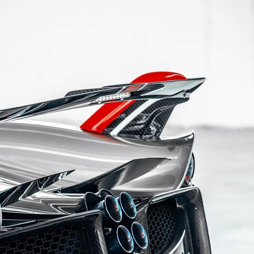 パガーニ・アウトモビリのインスタグラム：「A meticulous, almost obsessive focus on details and design in order to create a highly distinctive street-legal Pagani hypercar.  #discoveringbc #pagani #huayra #roadsterbc」
