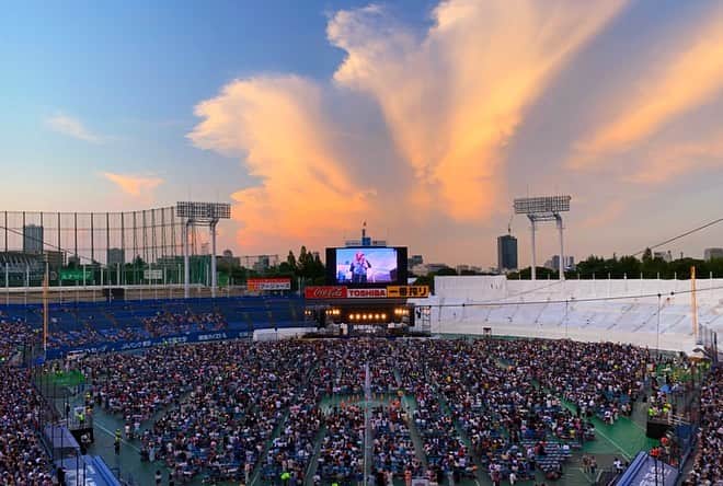 のインスタグラム：「･ #神宮外苑花火大会 ･ 倖田來未姉さんのステージ最高でした🎤 新曲のeh yoを生で初めて聴けました💿 カッコイイ～👑 ･ からの花火🎆 夏の日2019のメモリーになりました☺️ ありがとうこざいました☺️☺️」