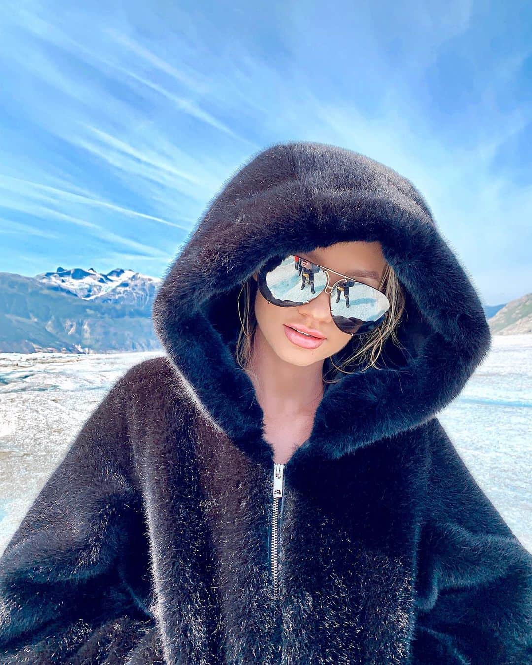 Alexa Collinsさんのインスタグラム写真 - (Alexa CollinsInstagram)「It’s not everyday you can say you took a helicopter to a glacier ❄️」8月11日 1時14分 - alexacollins