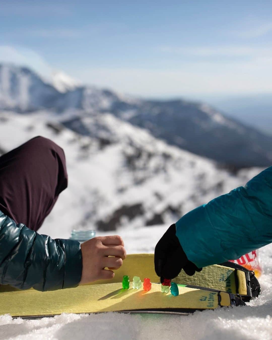 マウンテンハードウェアさんのインスタグラム写真 - (マウンテンハードウェアInstagram)「Do table manners still count if you’re using a ski? (Asking for a friend.) 📷: @fishercreative.」8月11日 1時17分 - mountainhardwear