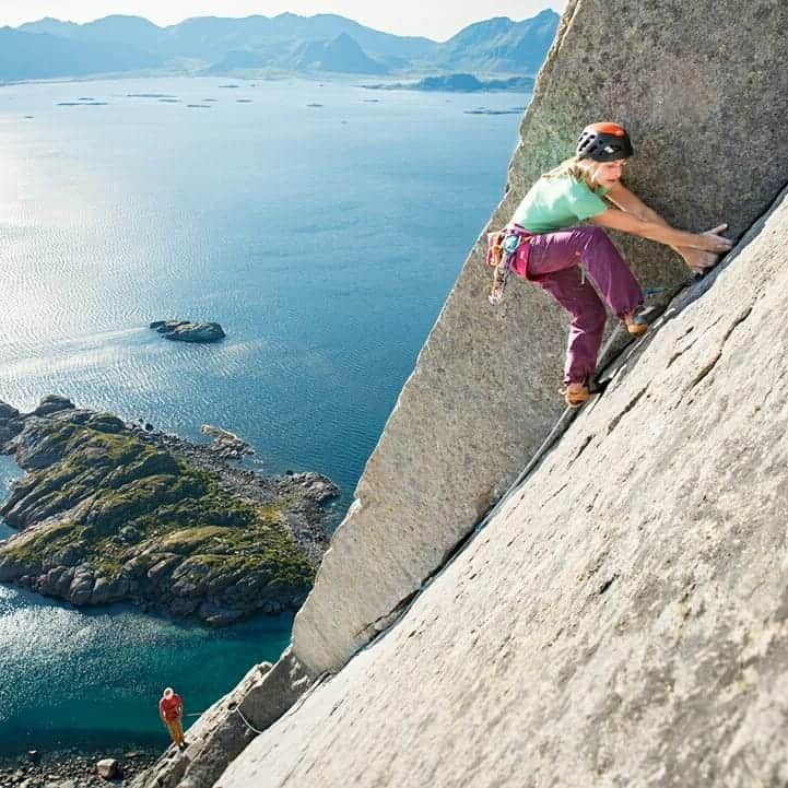 ヨルグ・バーホーベンさんのインスタグラム写真 - (ヨルグ・バーホーベンInstagram)「Presten (Norwegian for Priest) is the main wall above the picturesque village and climbing mecca Henningsvaer. A 500 meter high pillar with great slab and corner climbing above a panorama that is hard to describe. We got sunburned and super thirsty, looking at the turquoise water below us all day! • 📷 by @tobias_lanzanasto  @marmot_mountain_europe @vibram @lasportivagram @petzl_official」8月11日 1時26分 - jorgverhoeven