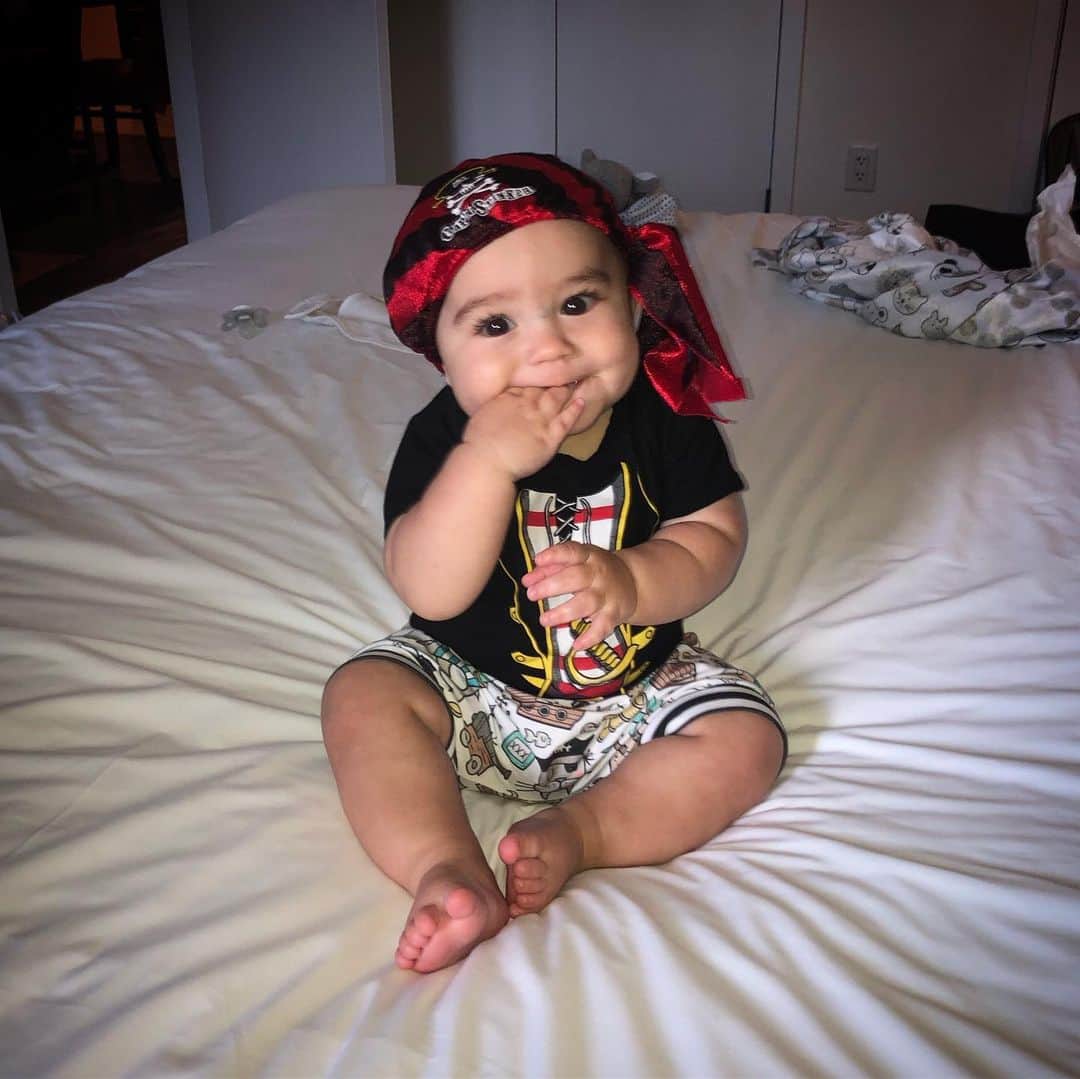 ディーナ・ニコール・コルテーゼのインスタグラム：「My little pirate ☠️」