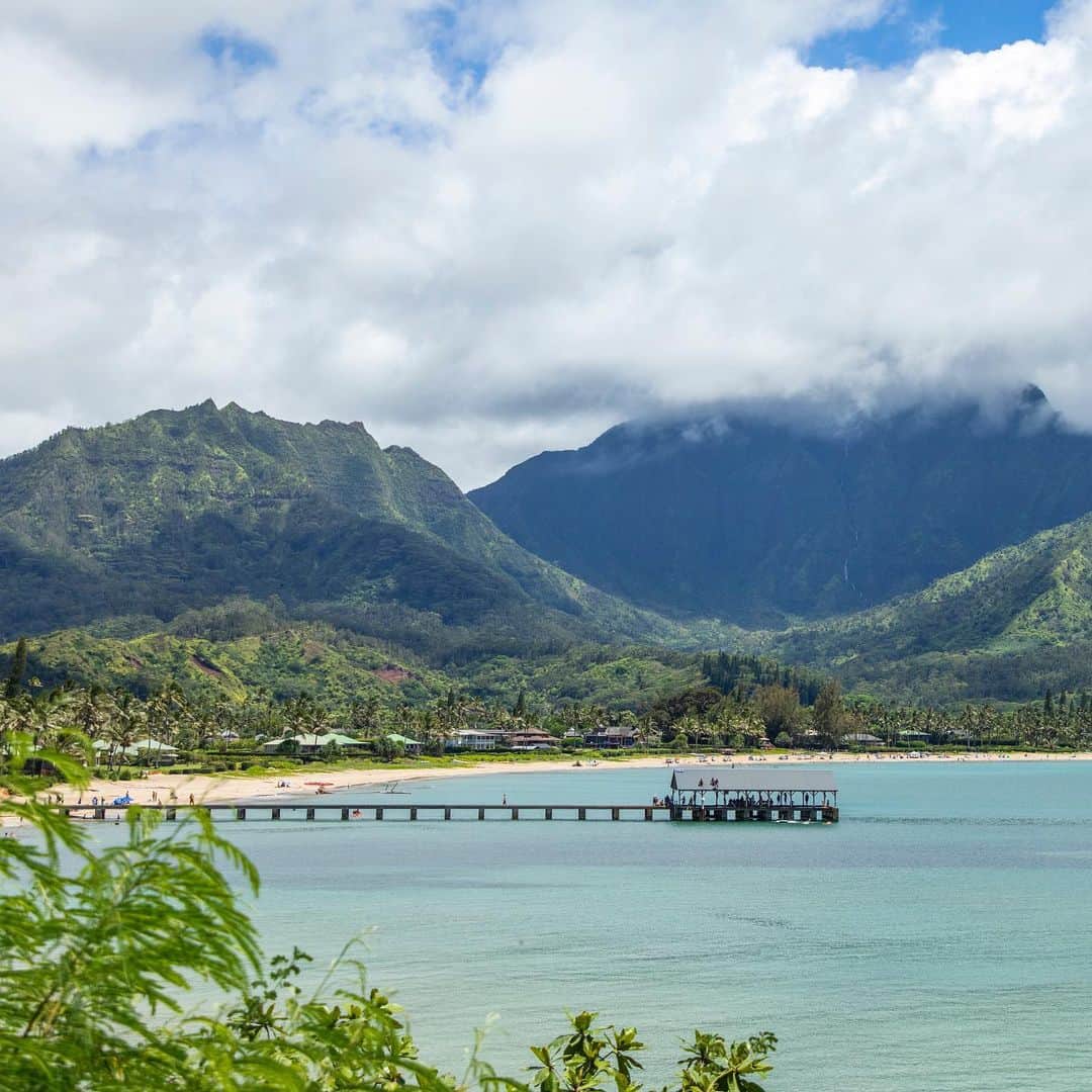 サヌークさんのインスタグラム写真 - (サヌークInstagram)「Kauai native @kiana4s, soaking up the stoke of being home for summertime vibes on the Garden Isle. #Sanuk #SmilePassItOn」8月11日 1時32分 - sanuk