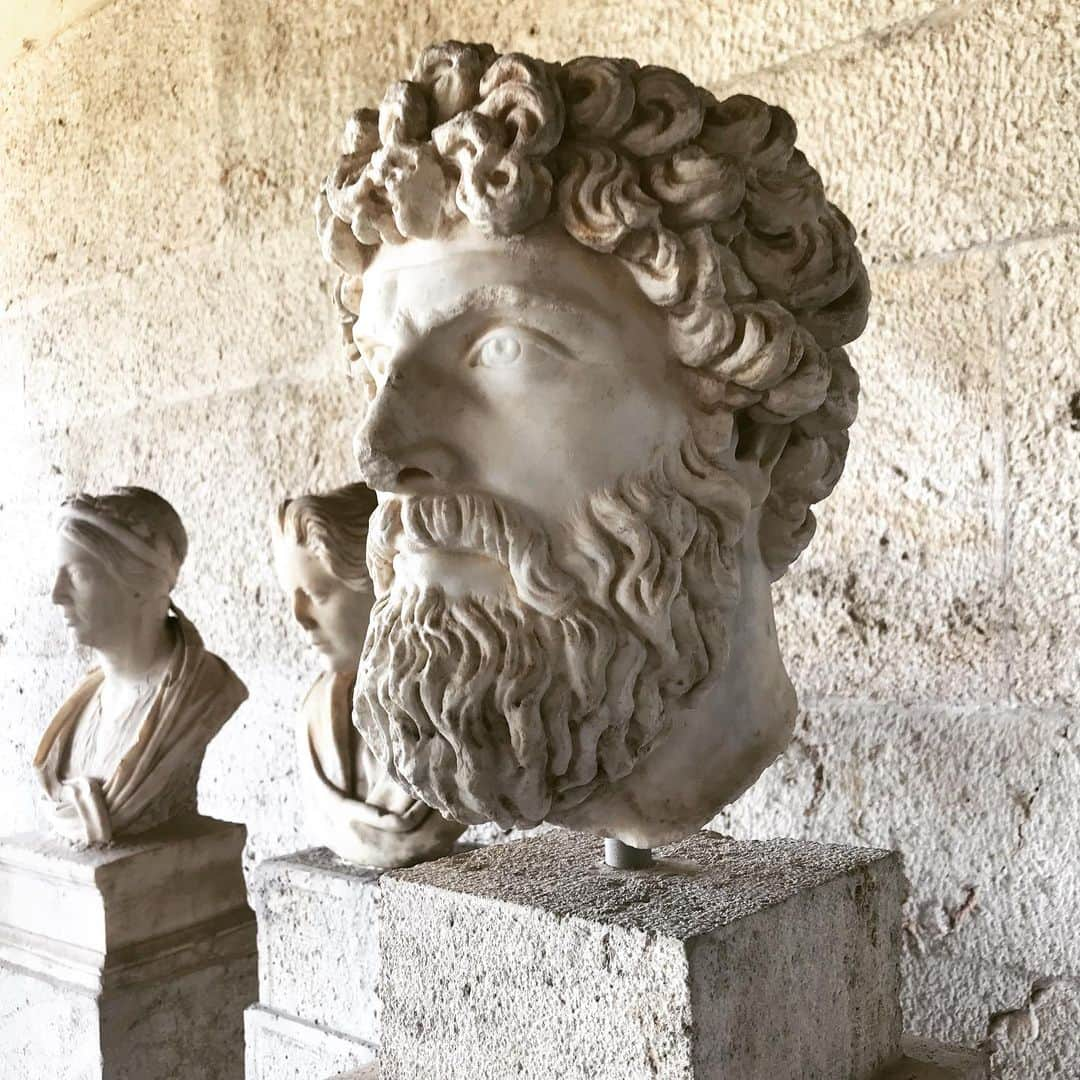 アレクシマビーユさんのインスタグラム写真 - (アレクシマビーユInstagram)「Marble Curls #beardedman  #bearboy #bearded #beard #hairyman #hairy #mediteranean #stoneface #portrait #marbleeyes #athens #agora #acropolis」8月11日 1時34分 - alexismabille