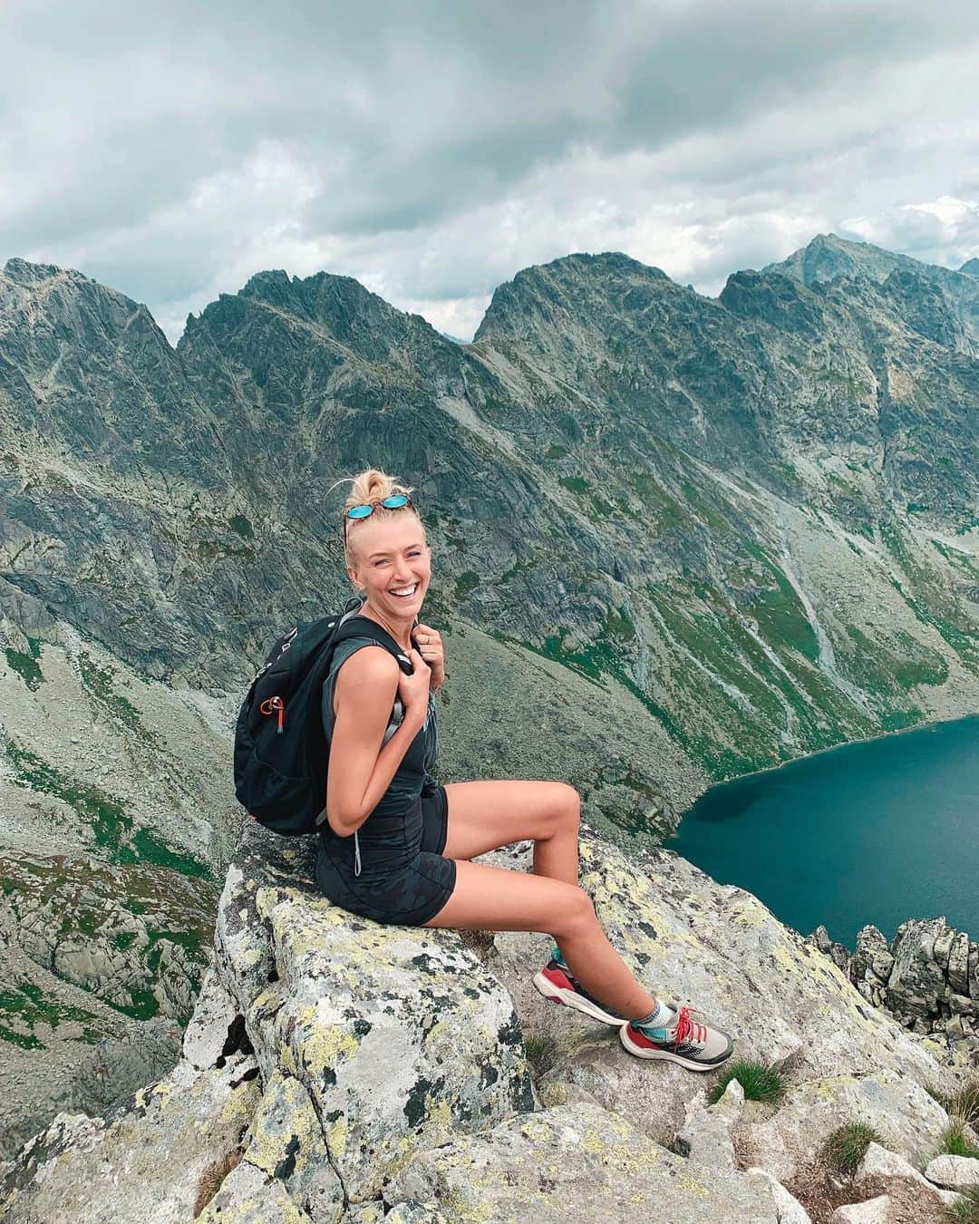 Zanna Van Dijkさんのインスタグラム写真 - (Zanna Van DijkInstagram)「The face of someone who has just climbed a 2363m mountain in Slovakia 🇸🇰🥳⛰ Almost 9 hours of hardcore hiking and I couldn’t be more buzzing! There is nothing quite like pushing yourself to conquer a peak. Your body wants to give up. Your mind wants to give up. You’re sweating from every pore and your legs are shaking. But somehow you find the energy to keep climbing. And when you reach the top? The euphoria is just incredible! It is honestly one of the best feelings in the entire world, trust me 🙌🏼 Please, go and hike a mountain. Or a really f*cking big hill. Get outdoors and hike something, you wont regret it 🌎💙 #hikingadventures #hikinggirl #girlswhohike #theoutdoors #hightatras #exploremore #wanderlust #hikerlife #hikingtheglobe #hikingvibes #mountaingirl」8月11日 1時39分 - zannavandijk
