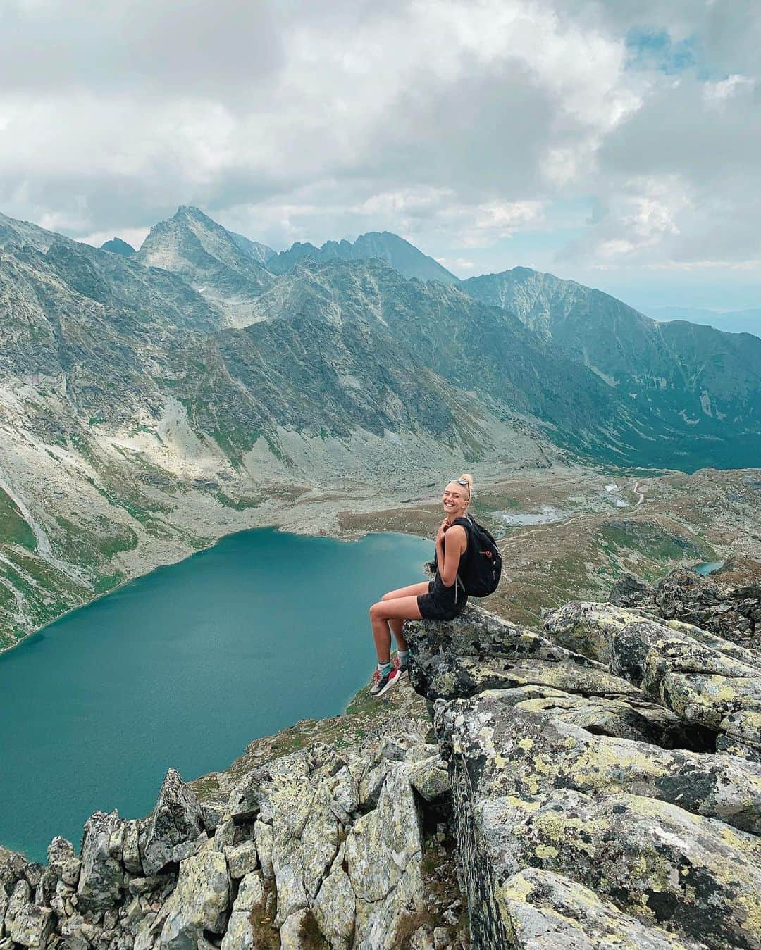 Zanna Van Dijkさんのインスタグラム写真 - (Zanna Van DijkInstagram)「The face of someone who has just climbed a 2363m mountain in Slovakia 🇸🇰🥳⛰ Almost 9 hours of hardcore hiking and I couldn’t be more buzzing! There is nothing quite like pushing yourself to conquer a peak. Your body wants to give up. Your mind wants to give up. You’re sweating from every pore and your legs are shaking. But somehow you find the energy to keep climbing. And when you reach the top? The euphoria is just incredible! It is honestly one of the best feelings in the entire world, trust me 🙌🏼 Please, go and hike a mountain. Or a really f*cking big hill. Get outdoors and hike something, you wont regret it 🌎💙 #hikingadventures #hikinggirl #girlswhohike #theoutdoors #hightatras #exploremore #wanderlust #hikerlife #hikingtheglobe #hikingvibes #mountaingirl」8月11日 1時39分 - zannavandijk