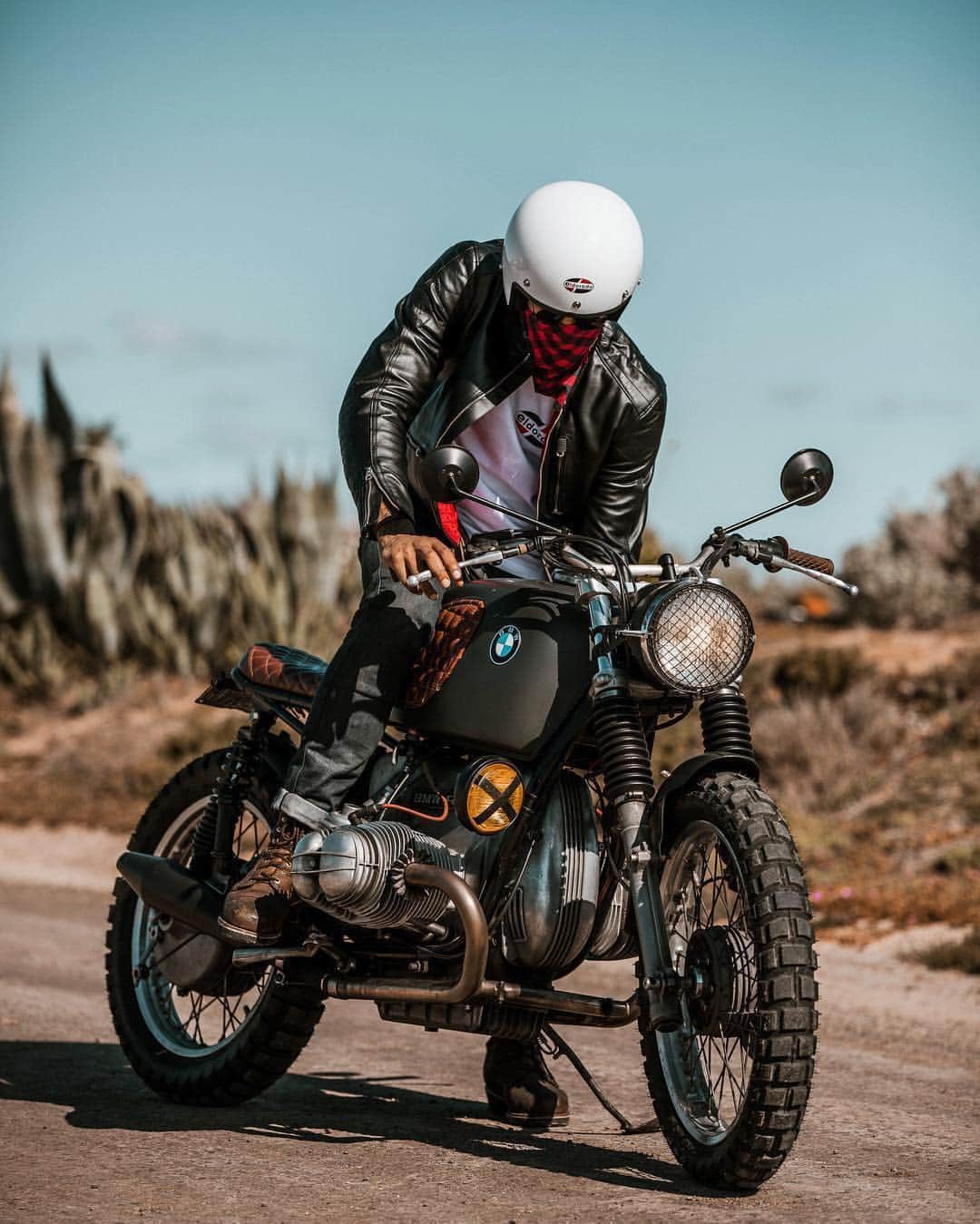 epidemic_motorsさんのインスタグラム写真 - (epidemic_motorsInstagram)「. 🏍 @arajan7 📸 @jasonlphotos . #bmw #kustomkulture #custom #tracker #caferacer #biker #motorcycle #motogram #adventuretime #roadtrip #scrambler #bmwscrambler #melbournephotographer #tamron #canon」8月11日 1時41分 - epidemic_motors