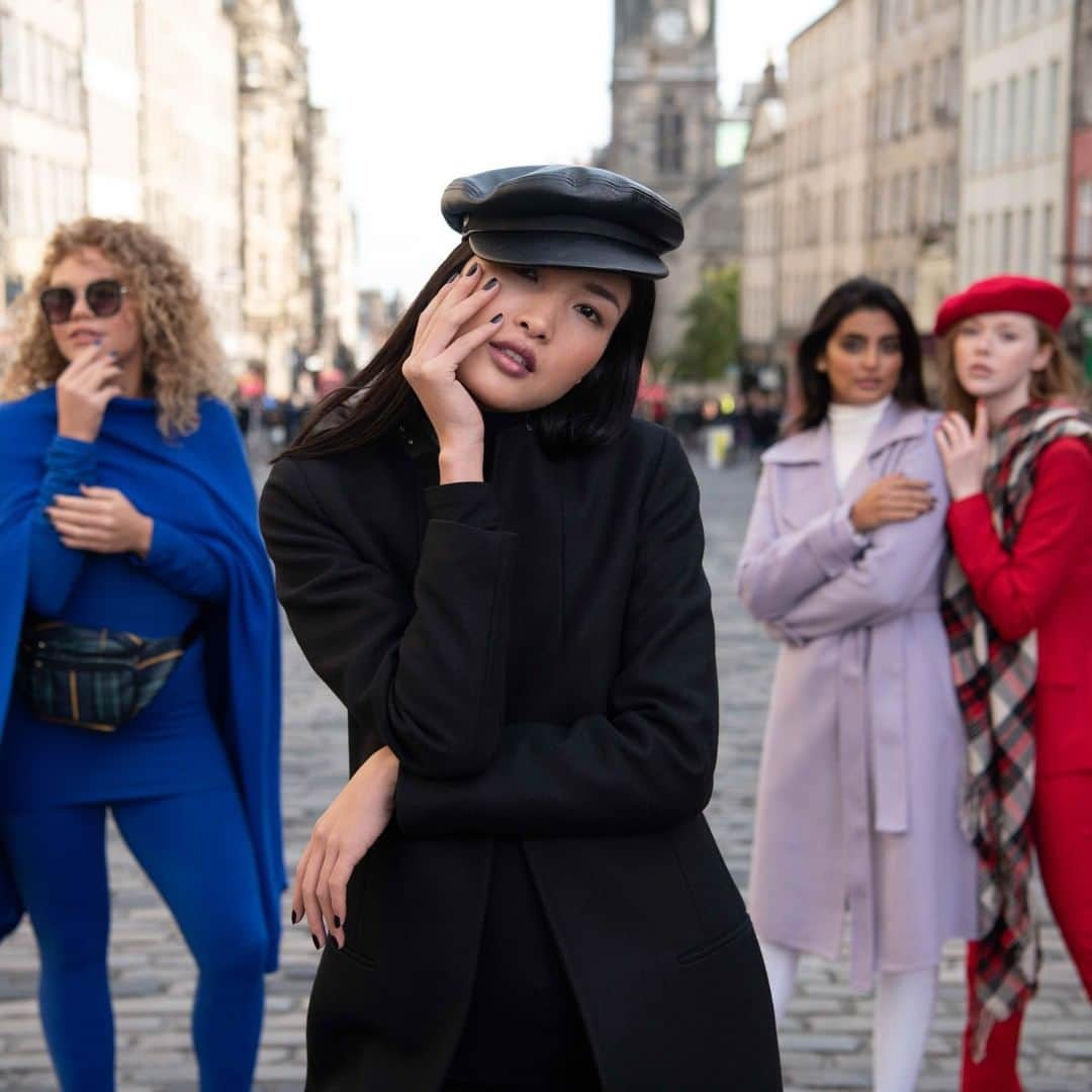 OPIさんのインスタグラム写真 - (OPIInstagram)「Tag a friend who isn't afraid to let you stand front and center and enjoy the spotlight from time to time! 👭👭⁠ ⁠ #GoodGirlsGonePlaid #GirlGang #GirlSquad #ColorSquad #OPIObsessed #ColorIsTheAnswer」8月11日 7時20分 - opi