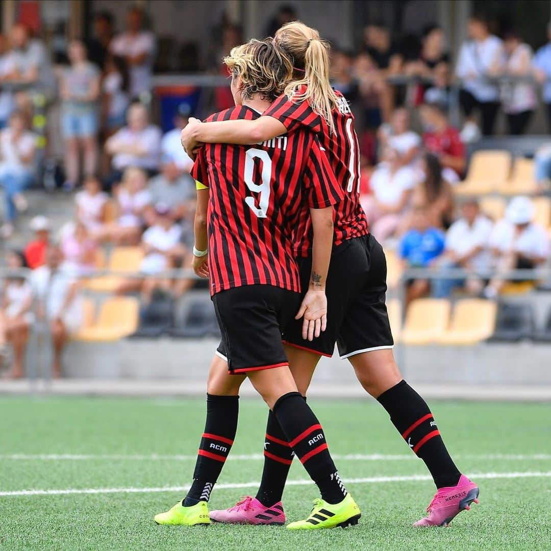 ACミランさんのインスタグラム写真 - (ACミランInstagram)「📸 A victorious day for the Rossonere 🆚 Lugano thanks to captain Giacinti's winning goal 🔴⚫ 📸 Buona la prima amichevole per le rossonere di Mister Ganz: Lugano battuto 1-0 grazie al gol di capitan Giacinti ☝🏻✅ #FollowTheRossonere #LuganoMilan」8月11日 2時04分 - acmilan