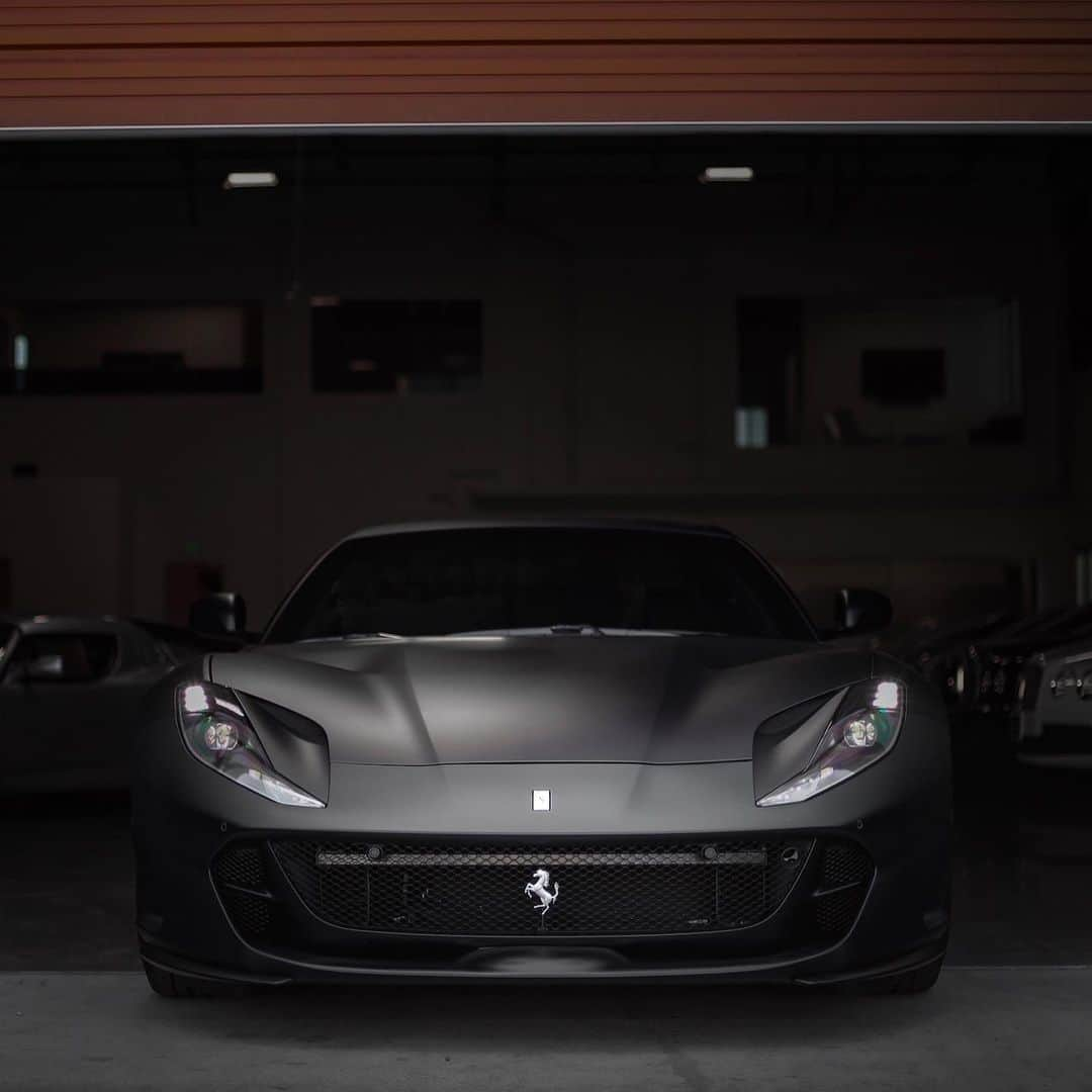 CarsWithoutLimitsさんのインスタグラム写真 - (CarsWithoutLimitsInstagram)「Black Widow 🕷 Owner @wiresonly  Photo @one.20th  #carswithoutlimits #ferrari #812 #superfast #ferrari812superfast #ferrari812 #black」8月11日 2時12分 - carswithoutlimits