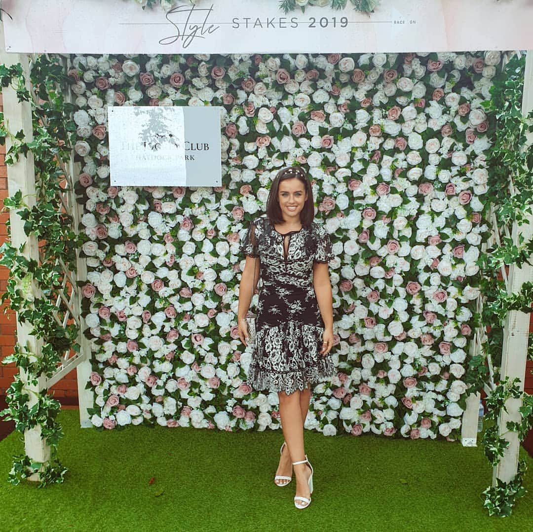ジョージア・メイ・フットのインスタグラム：「Had a wonderful day at @haydockparkracecourse 🐎 i won 3 times woop! Dress from @threefloor 😘」