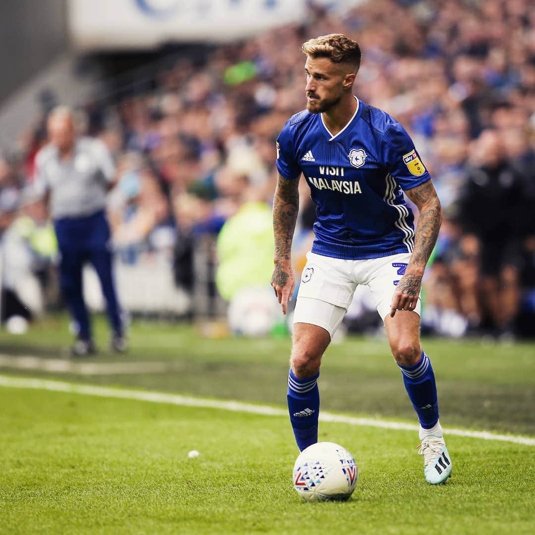 ジョー・ベネットのインスタグラム：「Up and running 💪🏼⚽️🔵😁 @cardiffcityfc」